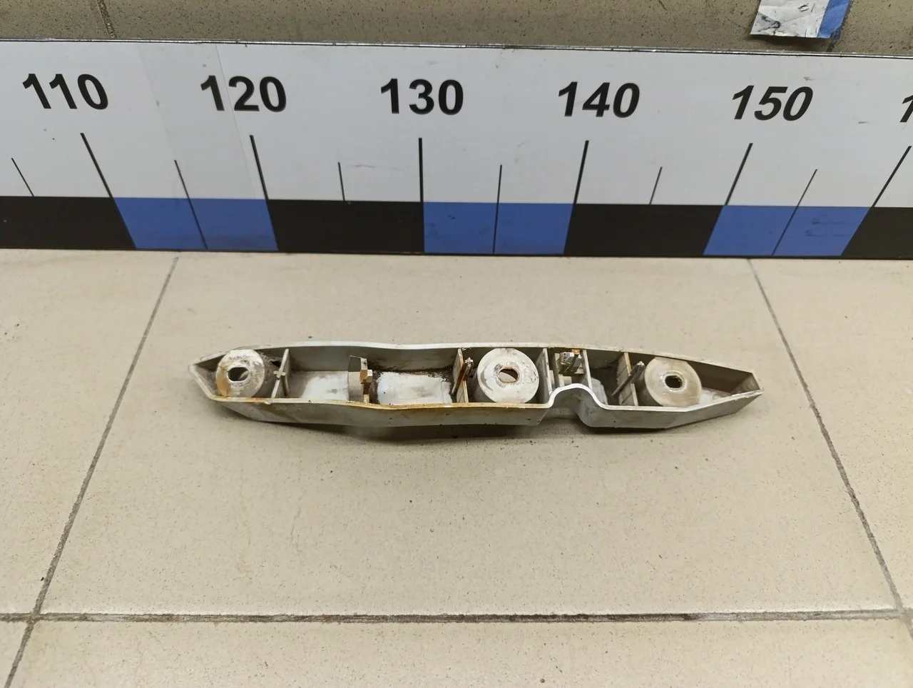 Направляющая переднего бампера левая Focus II 2005-2008