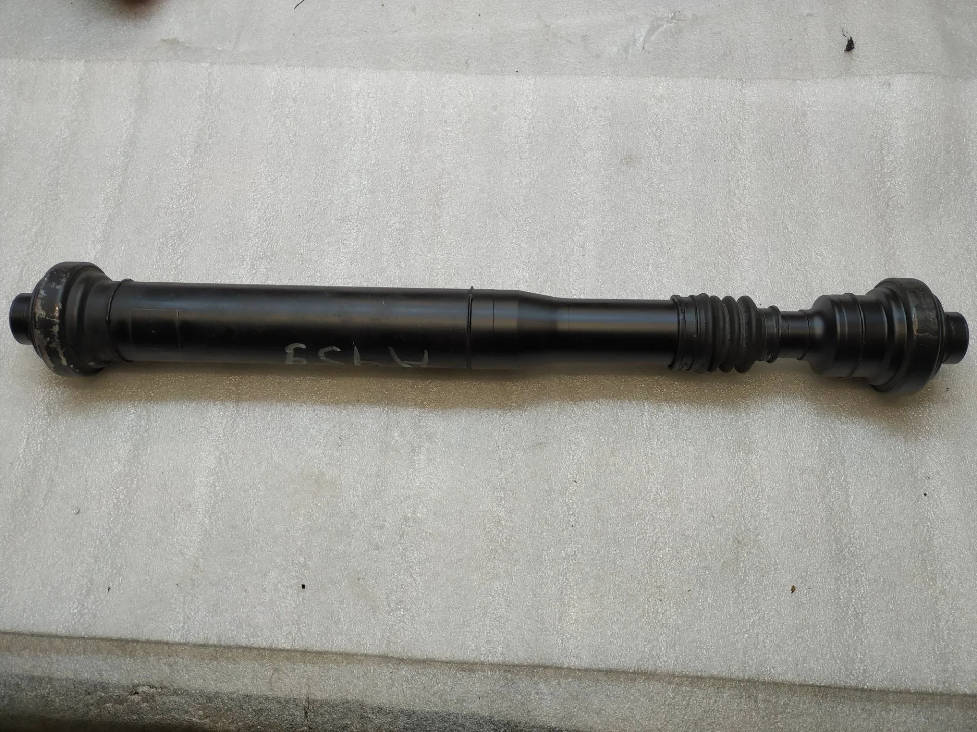 карданный вал передний Volkswagen Touareg 2 7P6 2011