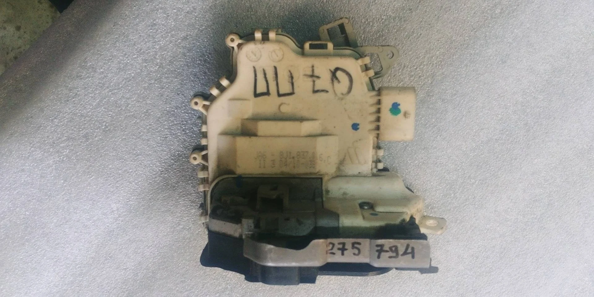 замок двери передней правой Audi Q7