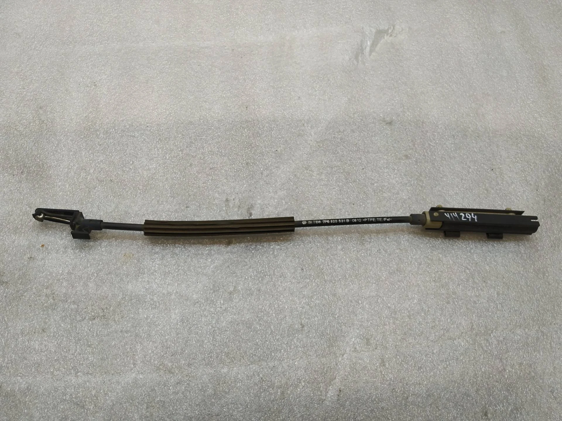 трос капота Volkswagen Touareg 2 7P6 2013