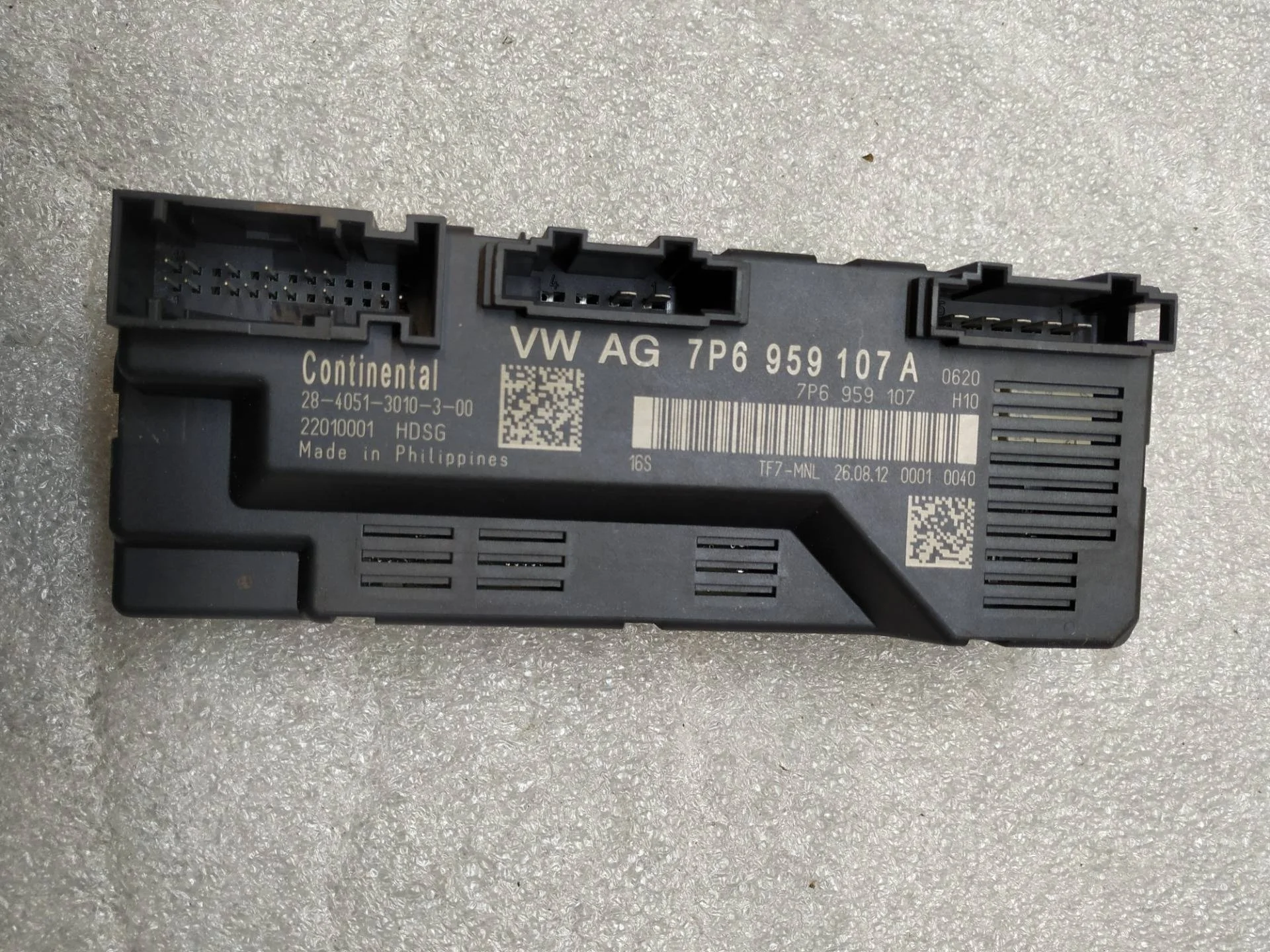 блок управления крышкой багажника Volkswagen Touareg 2 7P6 2012