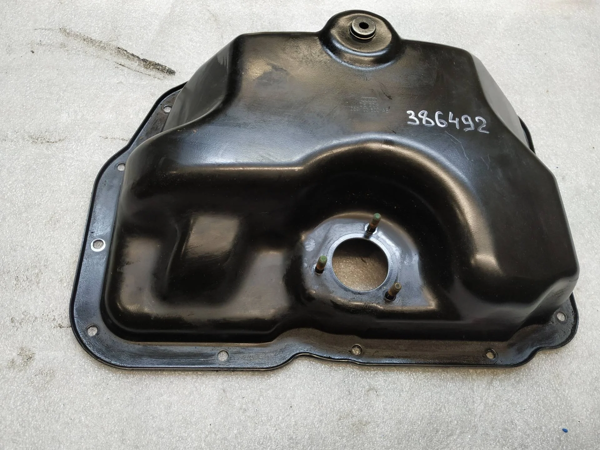 масляный поддон нижний Volkswagen Touareg 2 7P6 2013