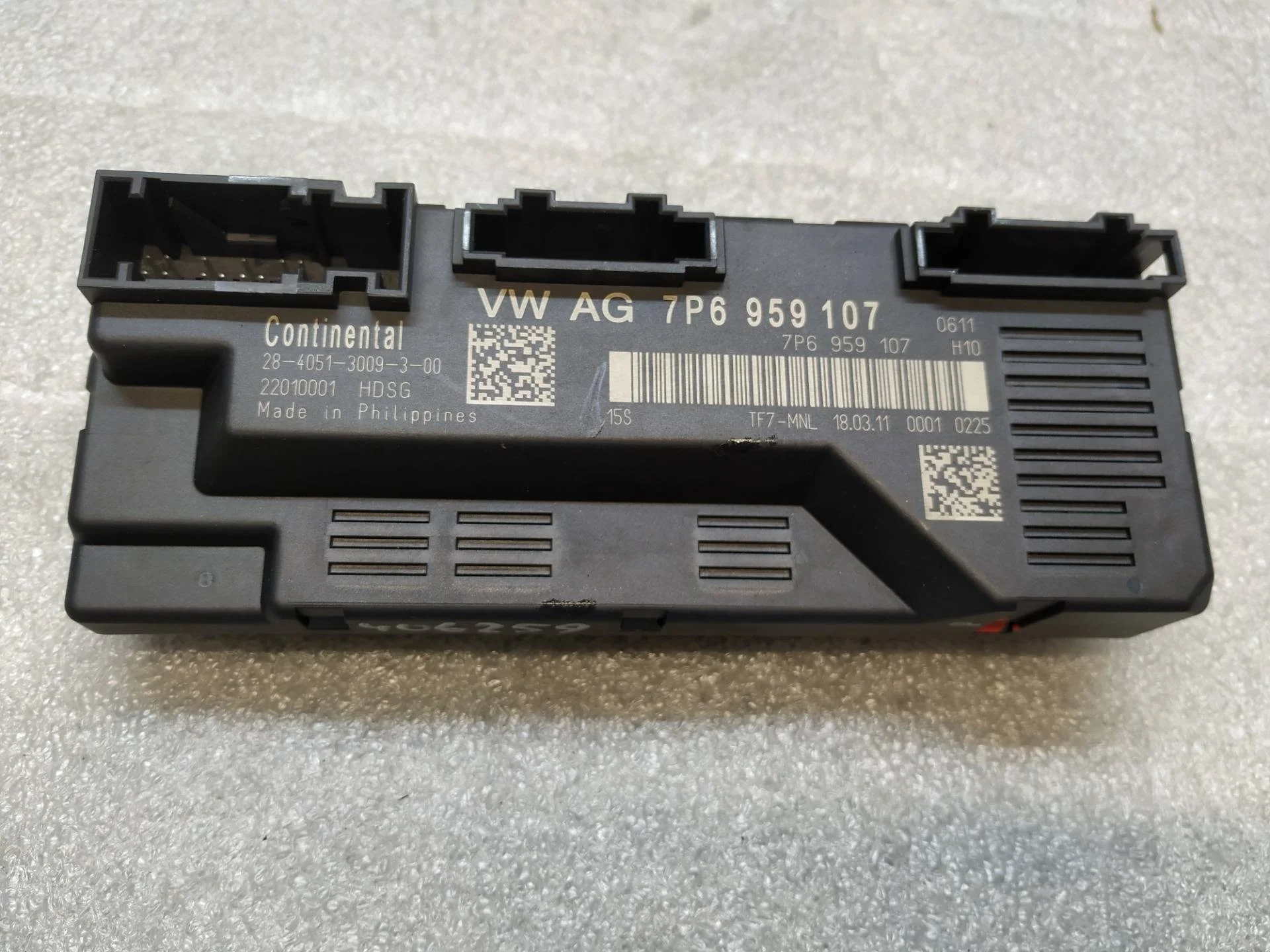 блок управления крышкой багажника Volkswagen Touareg 2 7P6 2011