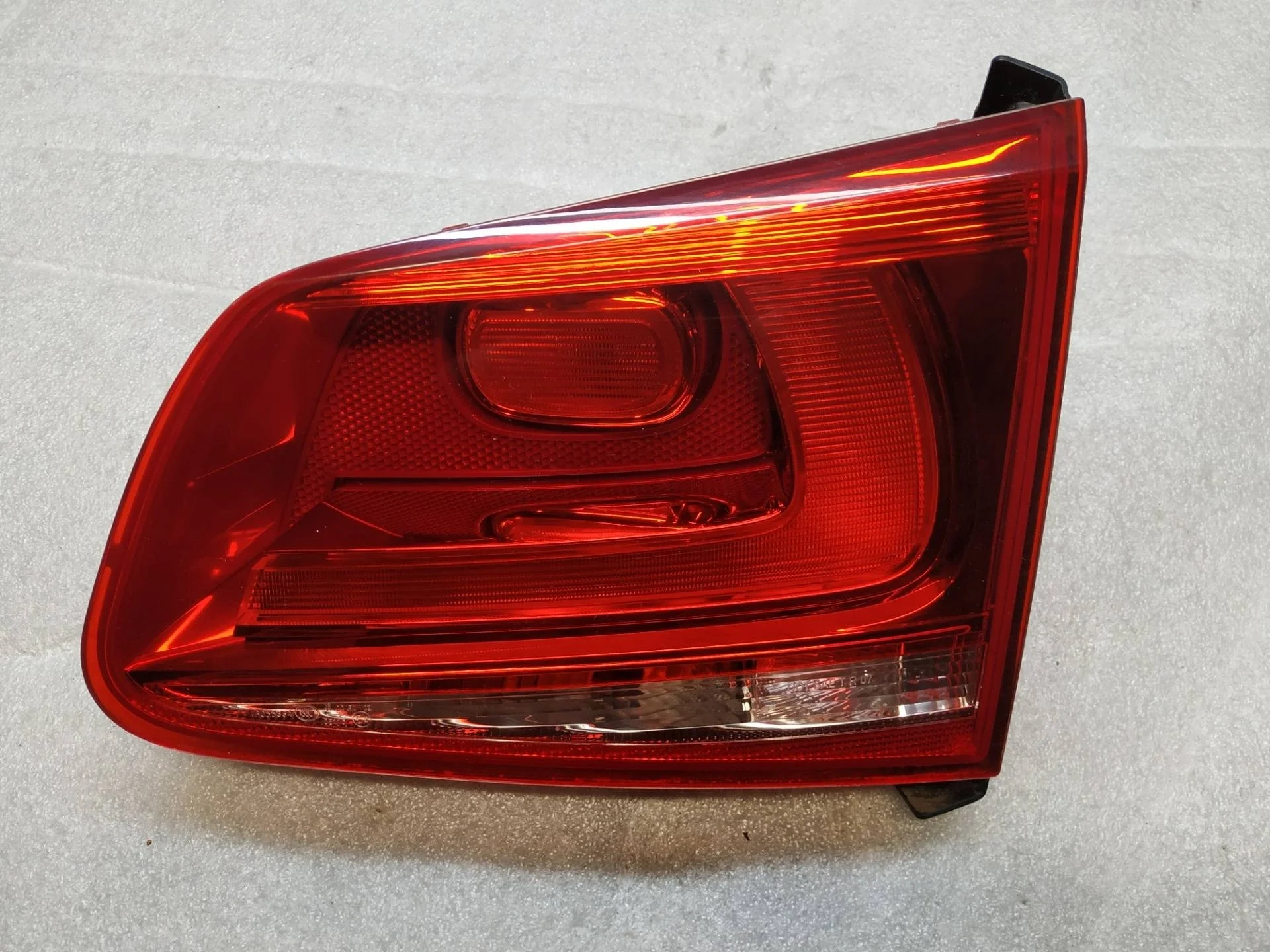 фонарь задний правый Volkswagen Touareg 2 7P6 2011