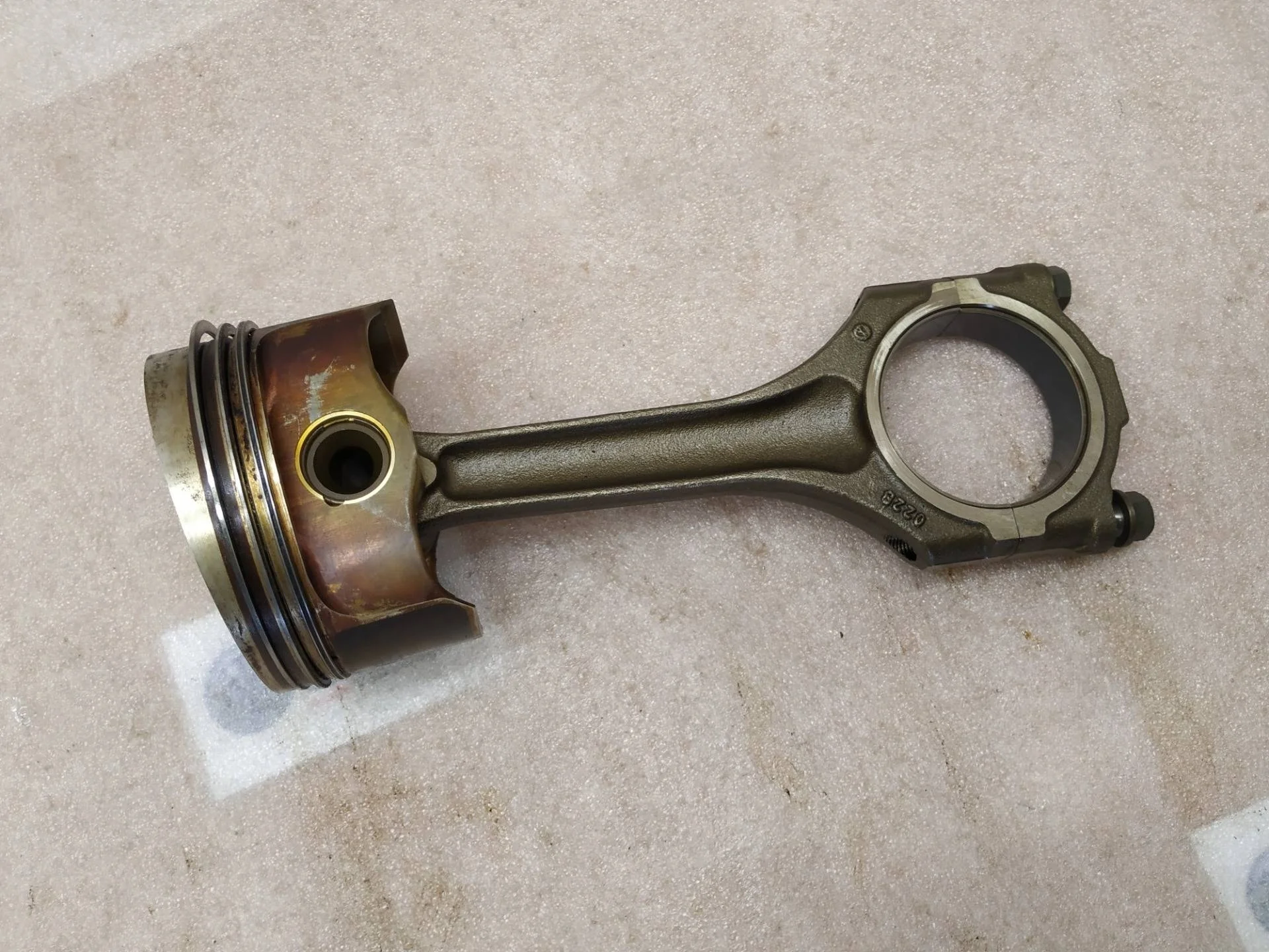 поршень Volkswagen Touareg 2 7P6 2013