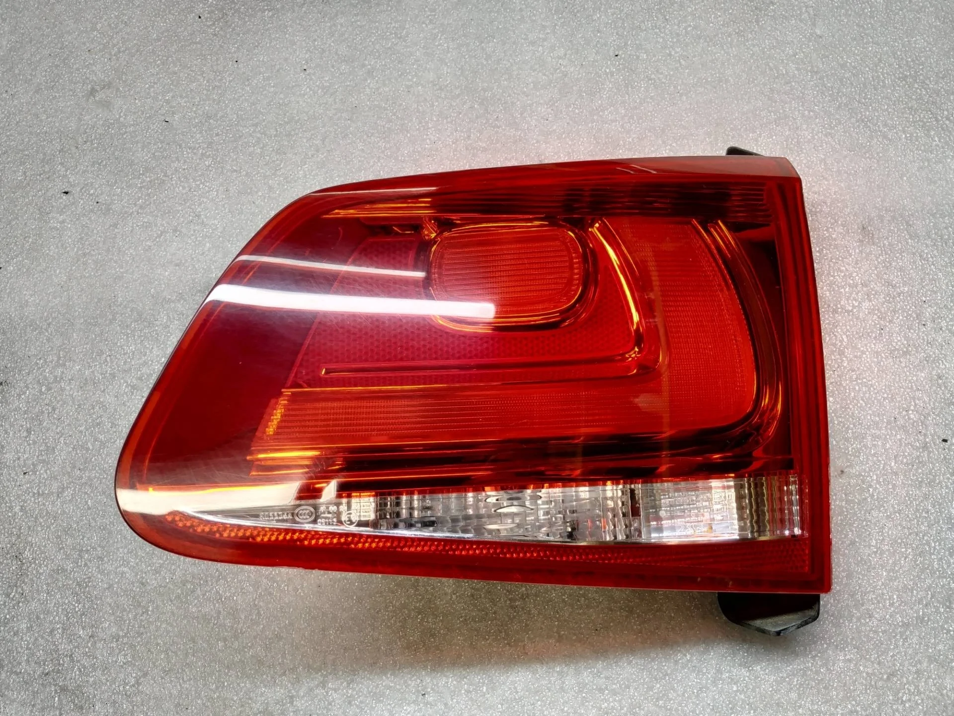 фонарь задний правый Volkswagen Touareg 2 7P6 2013