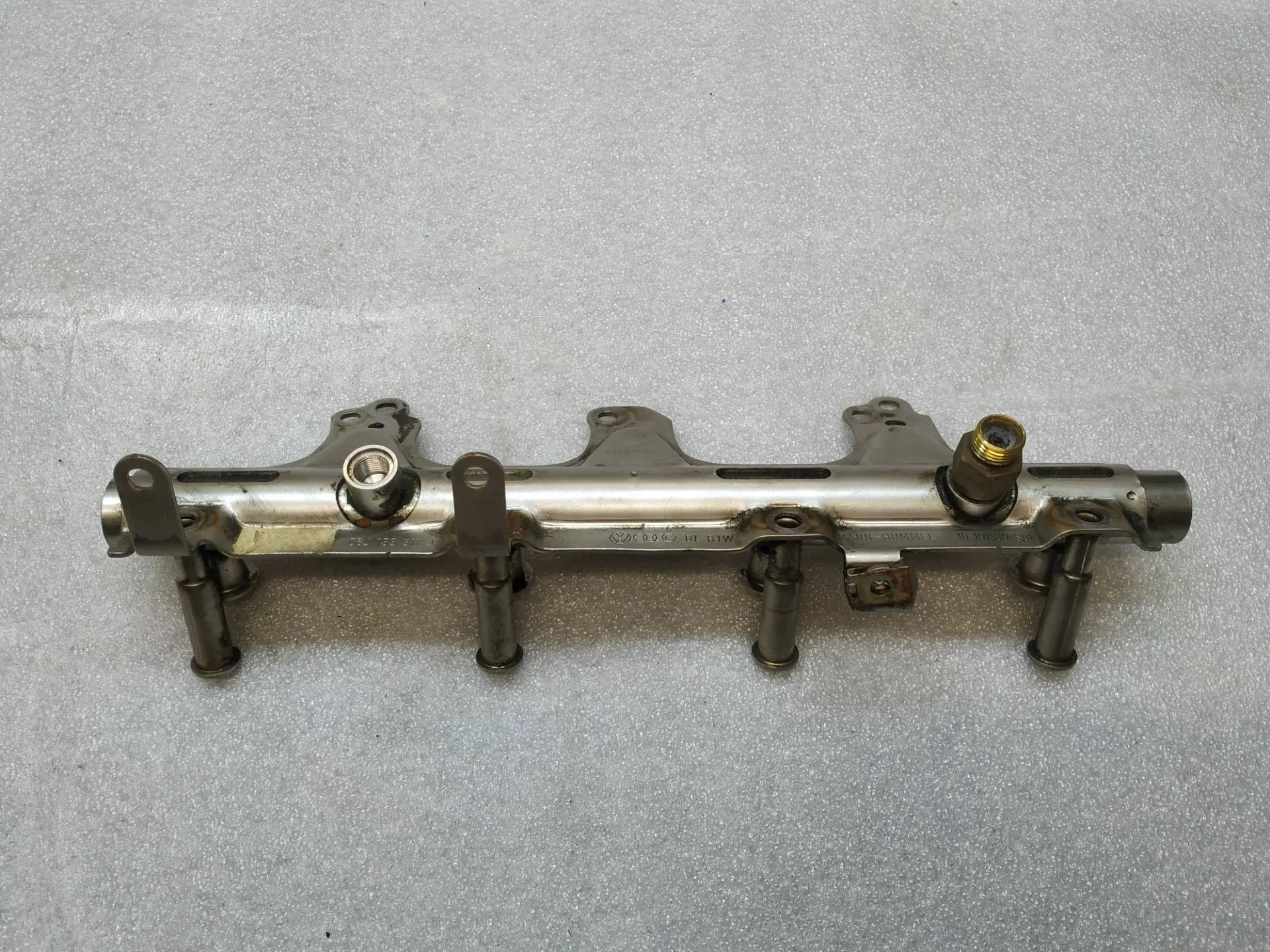 топливная рампа Volkswagen Passat CC  2009