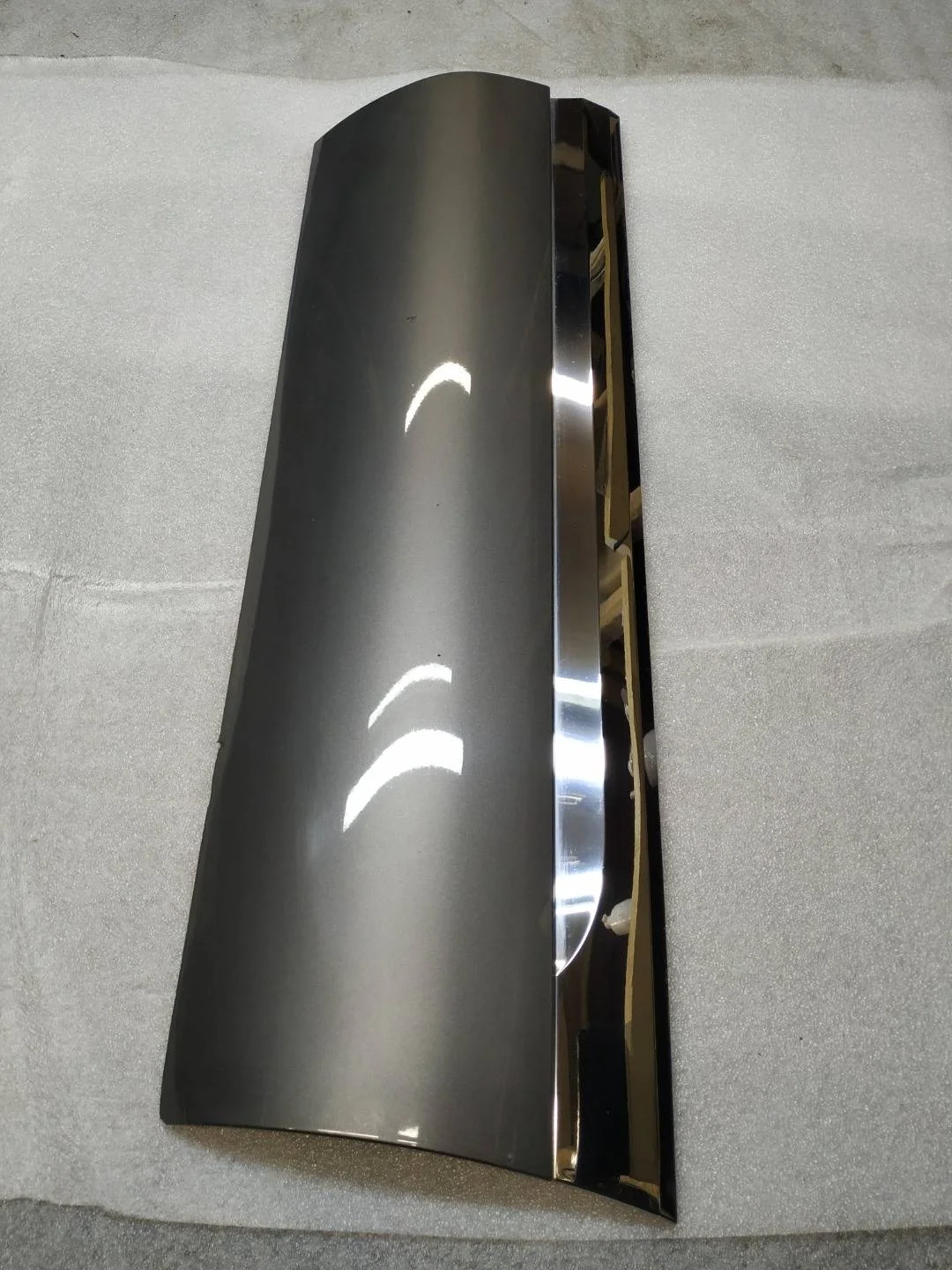 накладка двери задней левой Volkswagen Touareg 2 7P6 2013