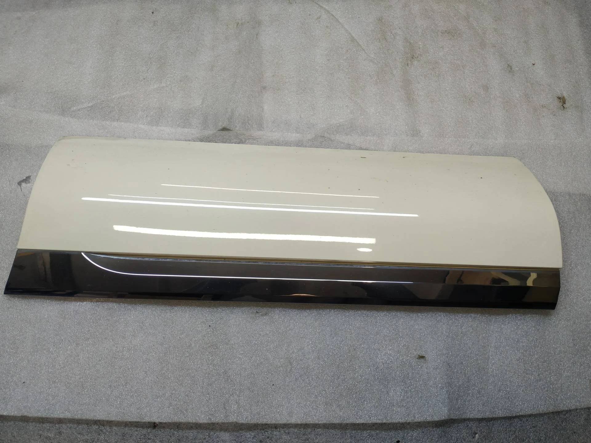 накладка двери задней левой Volkswagen Touareg 2 7P6 2011