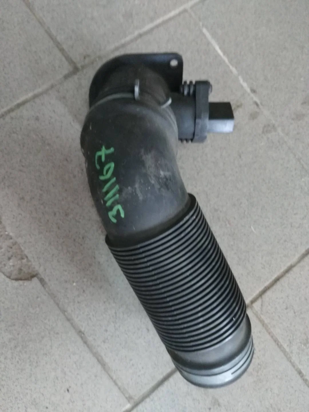 патрубок воздушного фильтра Volkswagen Touran  2006