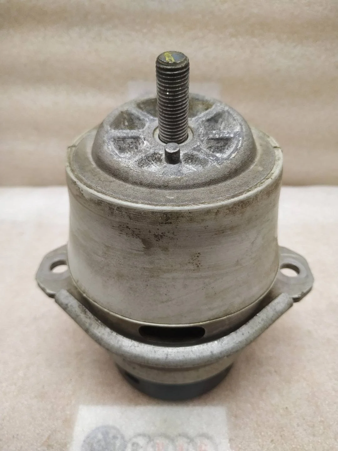 подушка крепления двигателя Volkswagen Touareg 2 7P6 2013