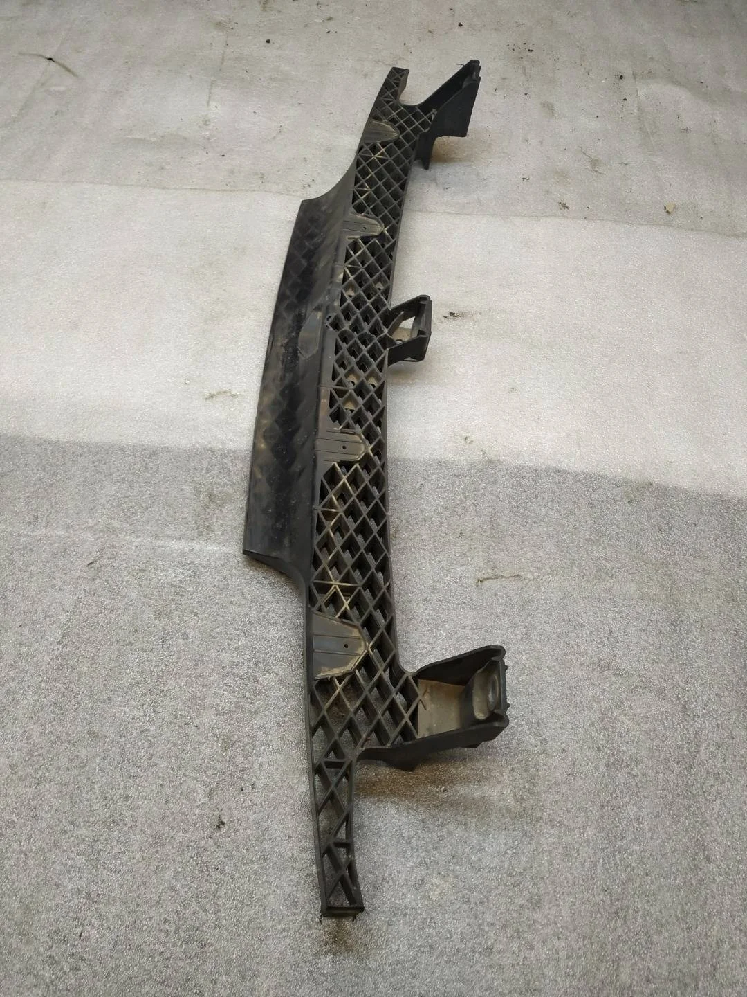 Направляющий профиль Volkswagen Touareg 2 7P6