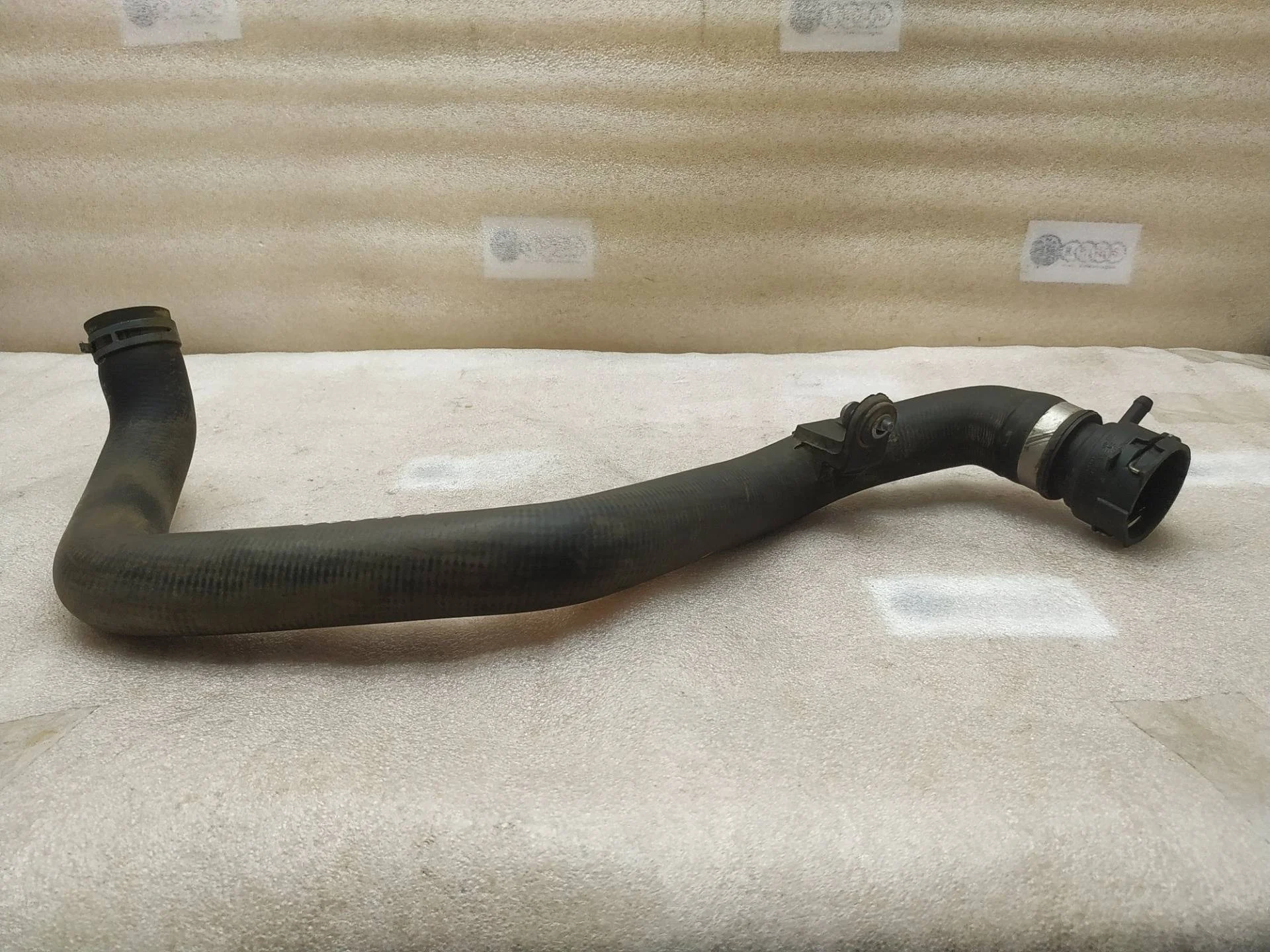 патрубок охлаждения Volkswagen Touareg 2 7P6 2013