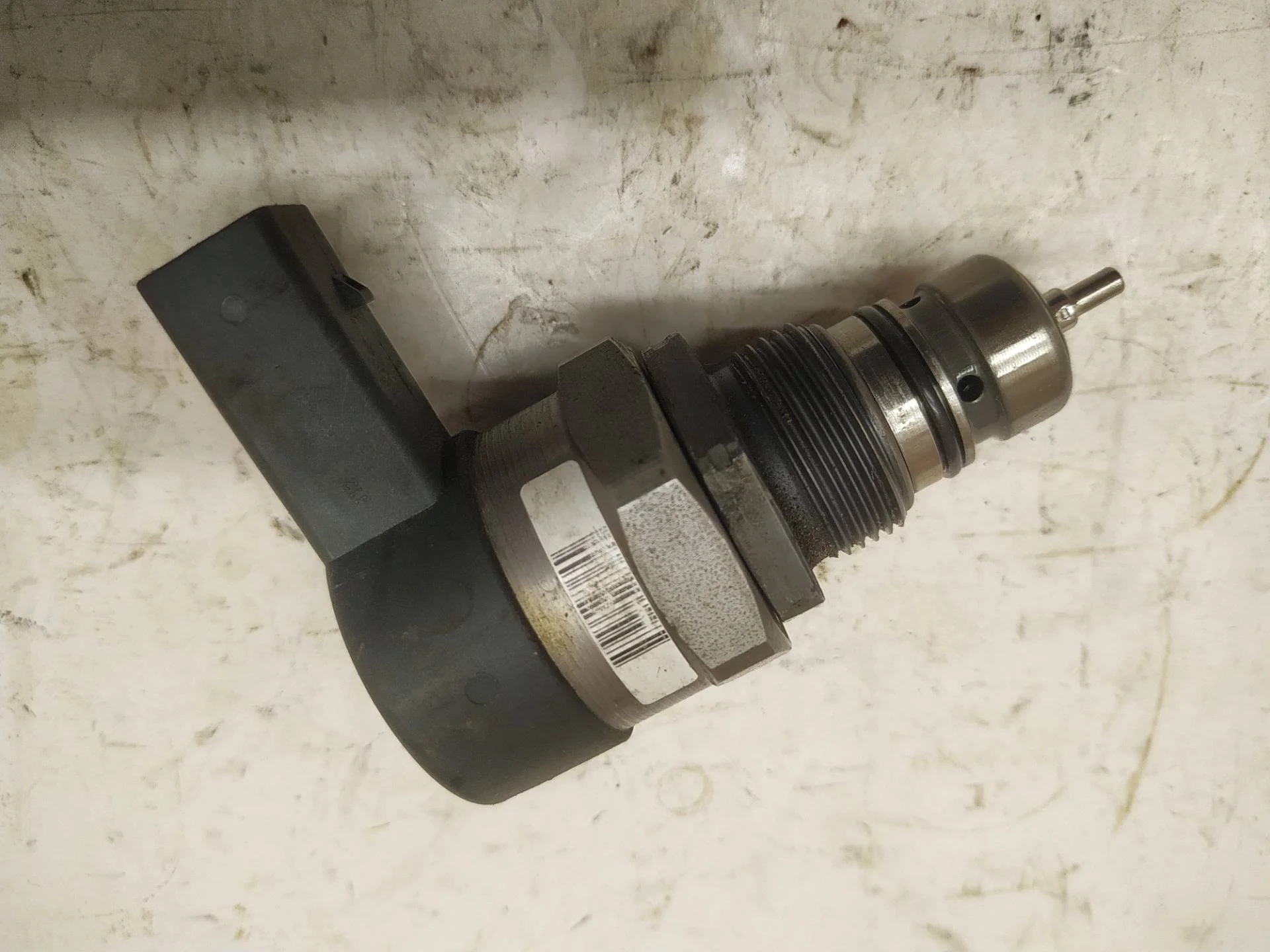 pегулятор давления топлива Volkswagen Touareg 2 7P6 2011