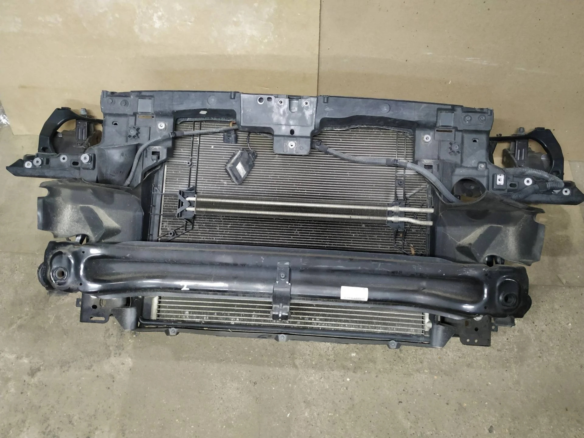 кассета радиаторов Volkswagen Touareg 2 7P6 2012