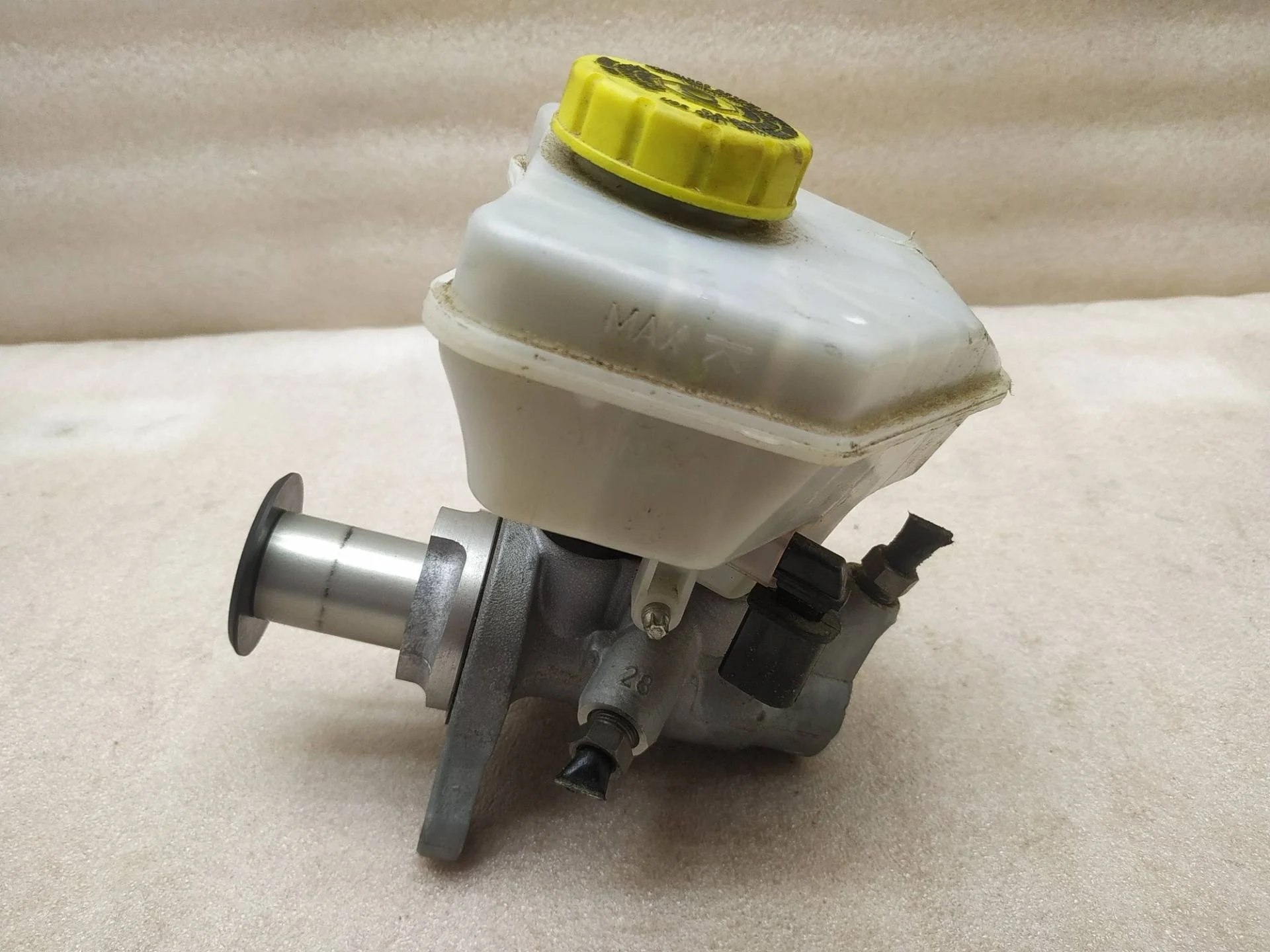 Главный тормознй цилиндр Volkswagen Touareg 2 7P6 2013