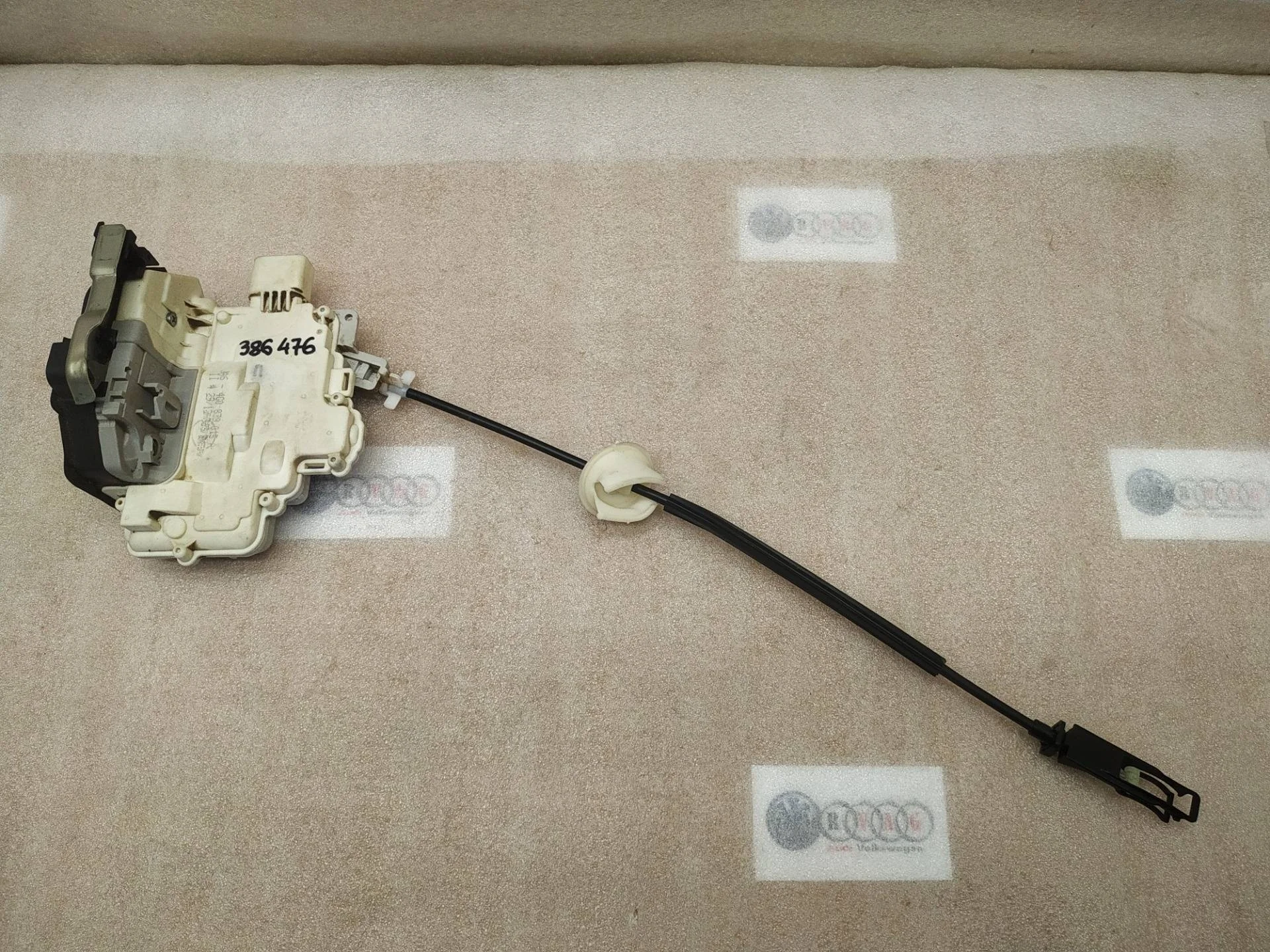 замок двери задней левой Volkswagen Touareg 2 7P6 2013