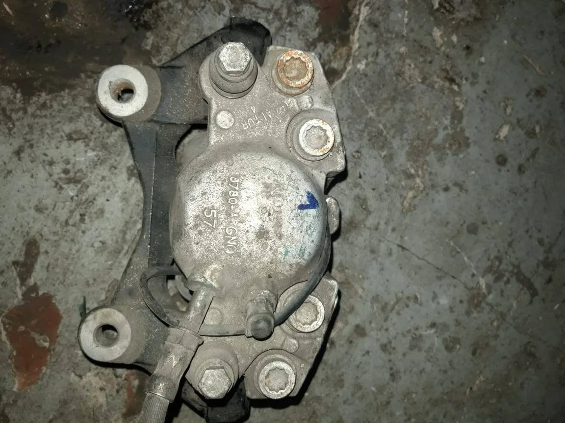 суппорт тормозной передний левый Audi A5 8T  2009