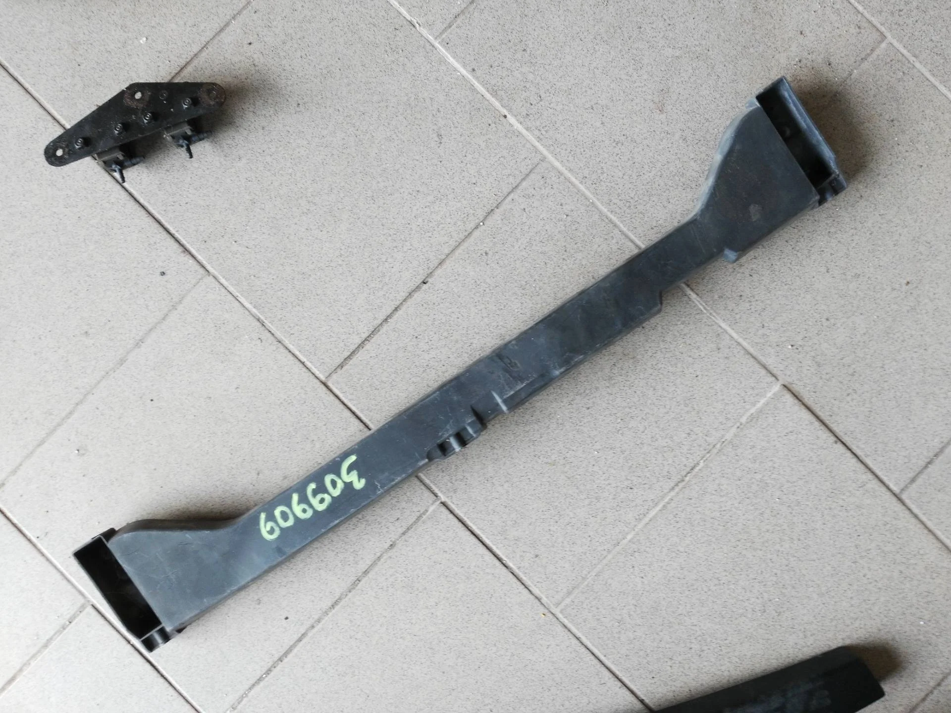 кронштейн крепления бампера заднего левый Audi A6 4F/C6  2007