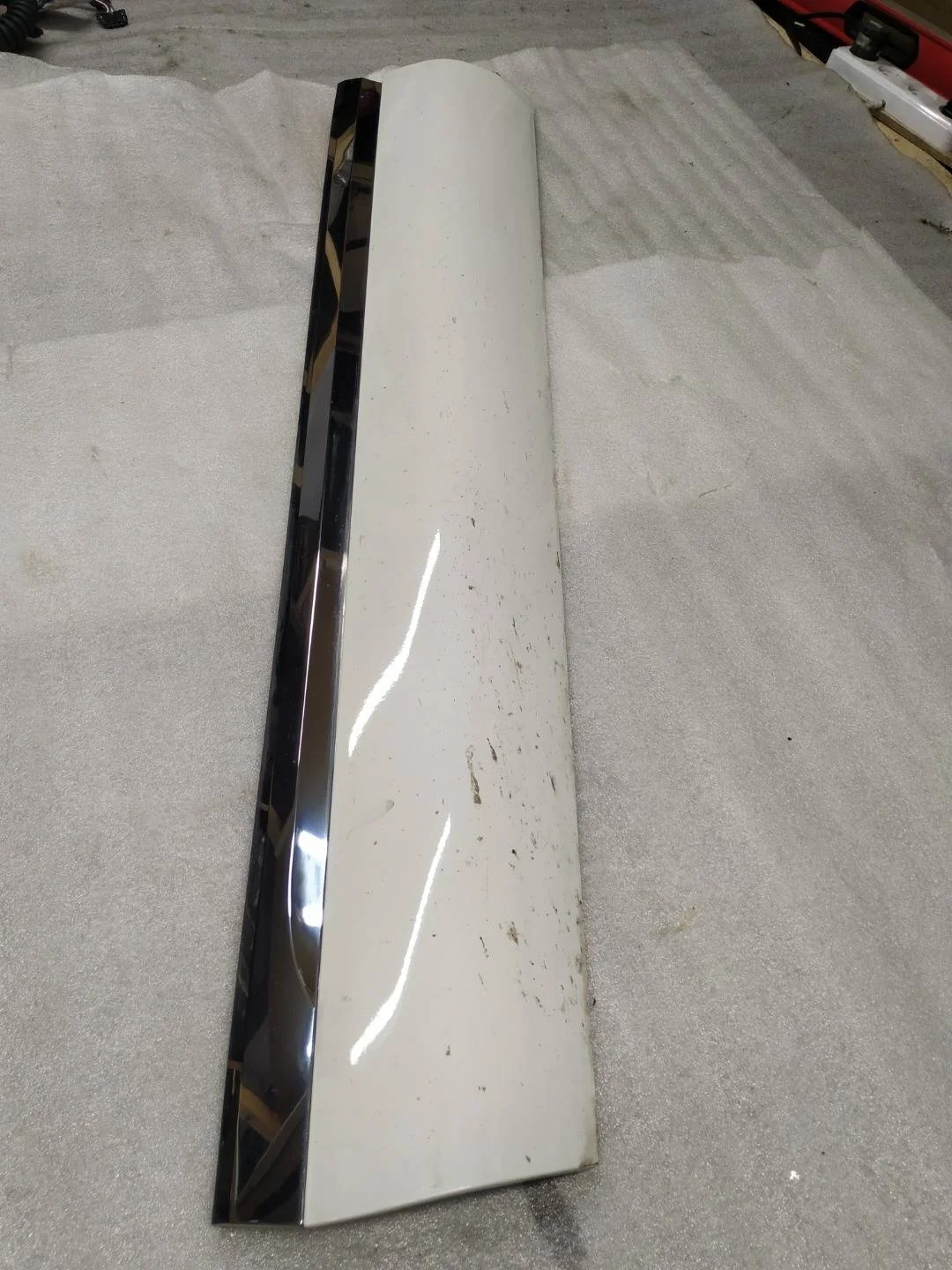 накладка двери передней левой Volkswagen Touareg 2 7P6 2015