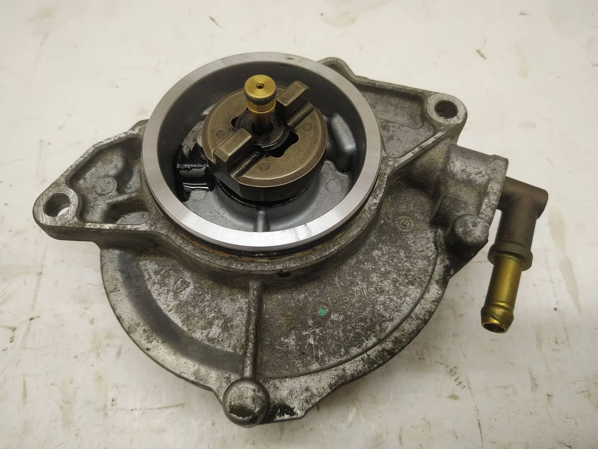 вакуумный насос Volkswagen Touareg 2 7P6 2012