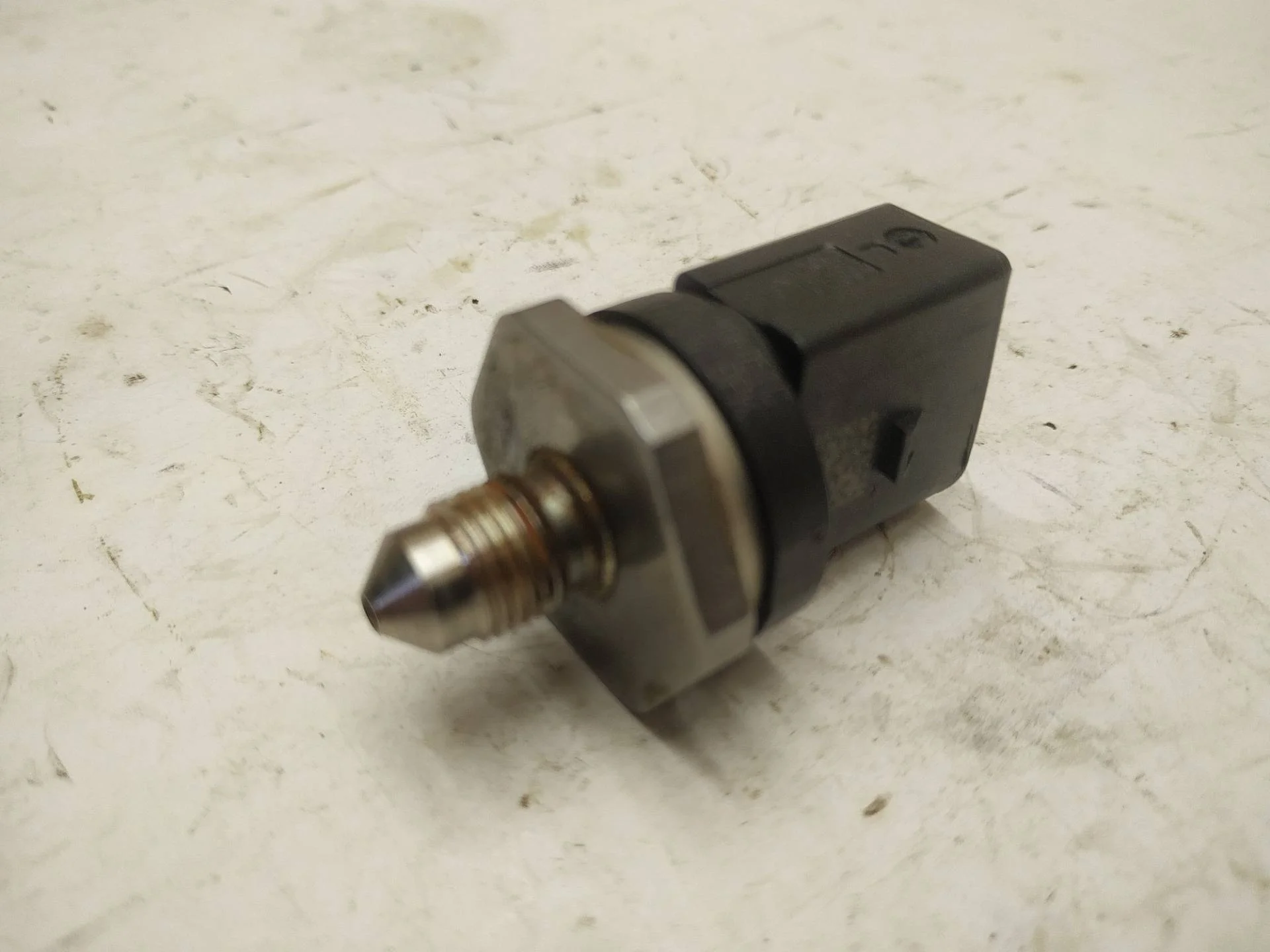 датчик давления топлива Volkswagen Touareg 2 7P6 2012