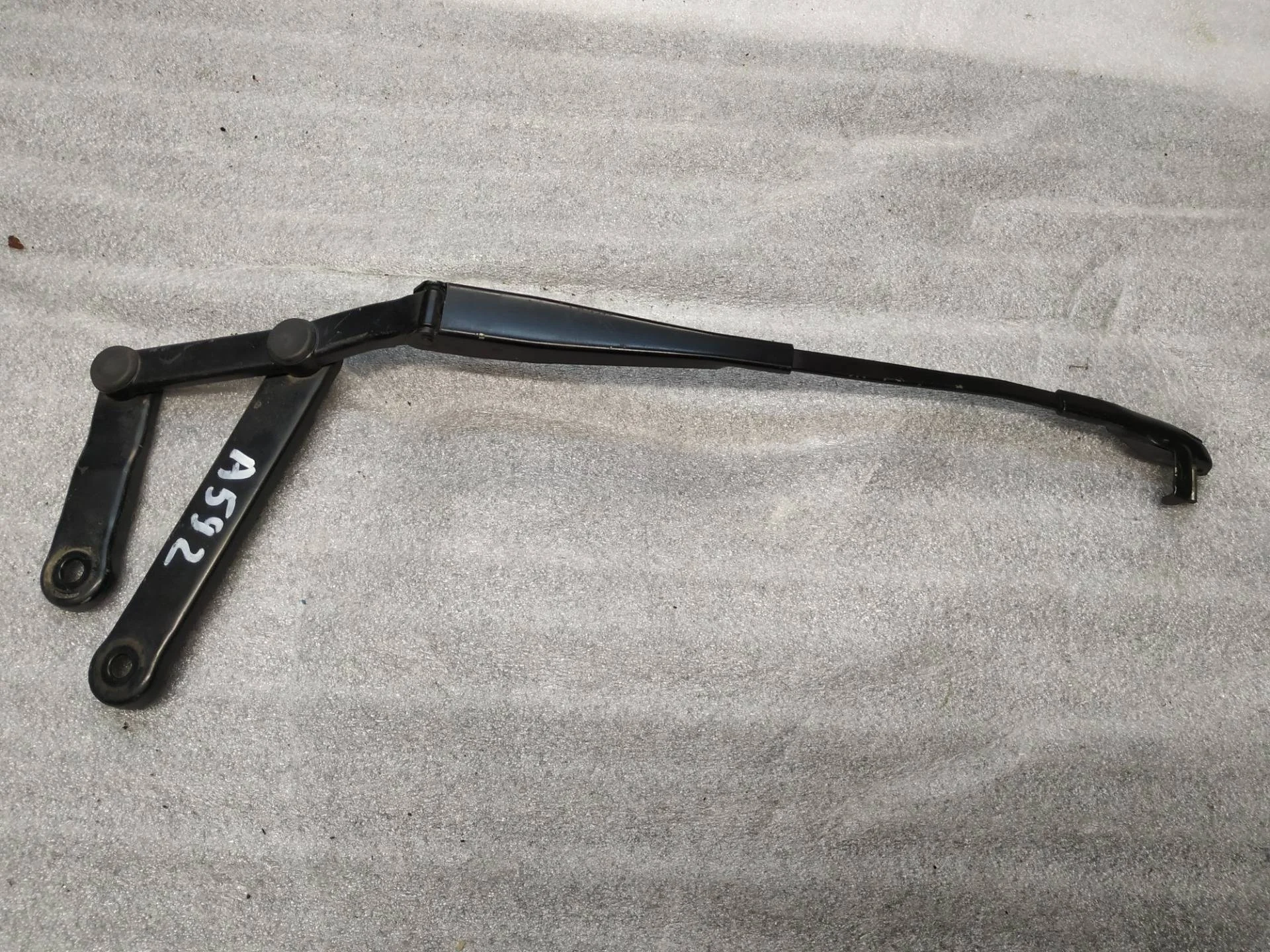 поводок стеклоочистителя правый Volkswagen Touareg 2 7P6 2012