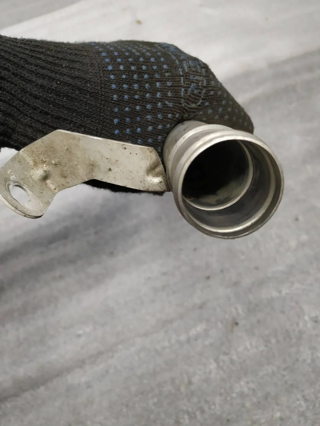 трубка охлаждающей жидкости металлическая Volkswagen Touareg 7P6 2012