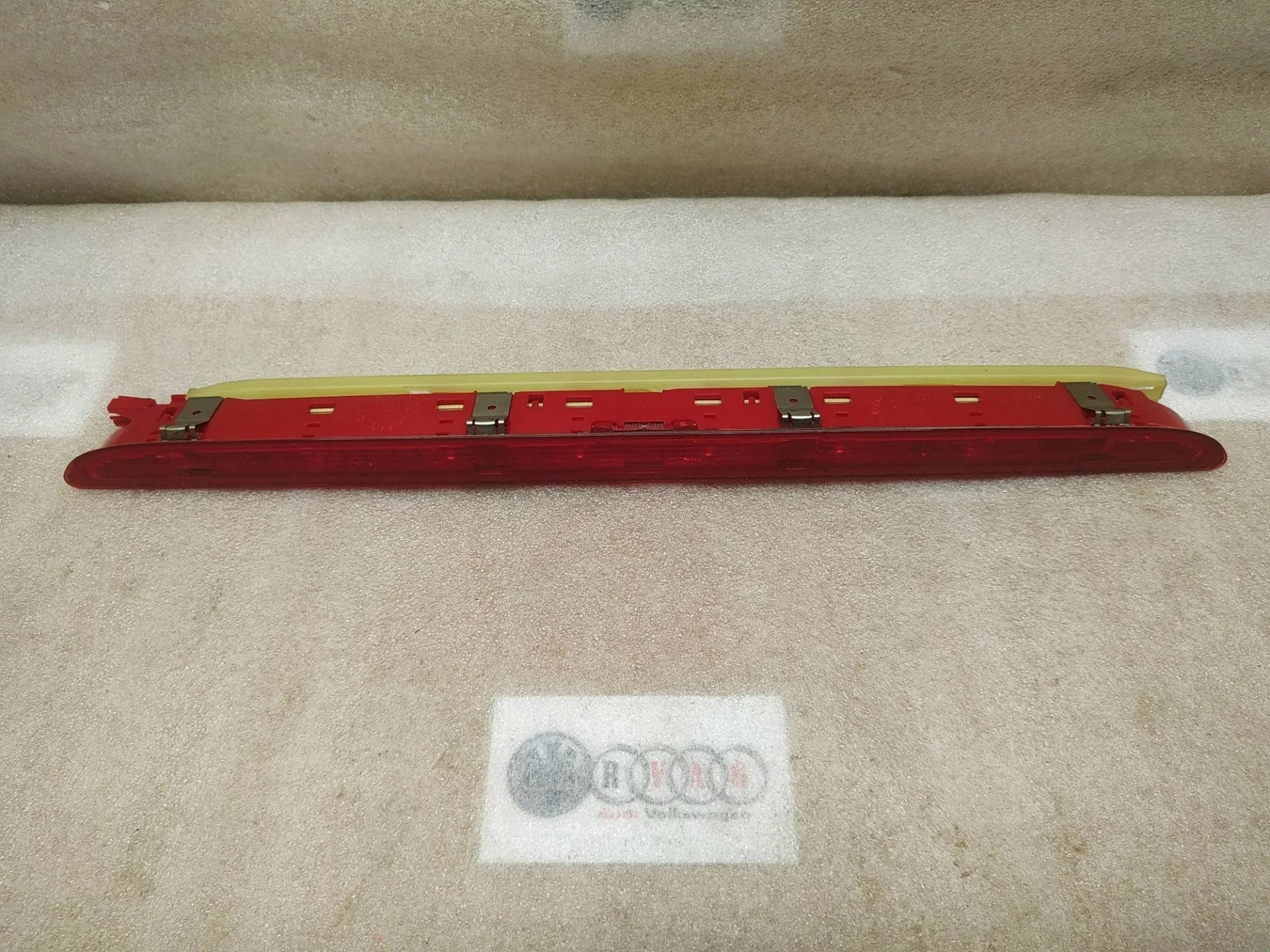 фонарь крышки багажника Volkswagen Touareg 2 7P6 2012