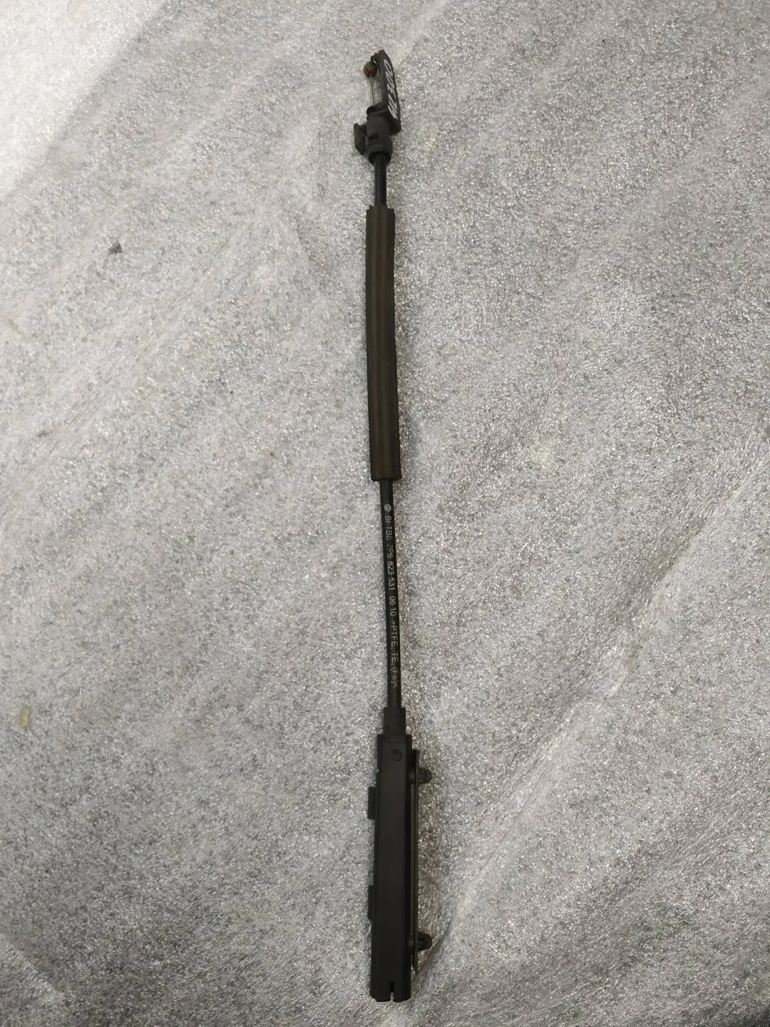 трос капота Volkswagen Touareg 7P6 2011