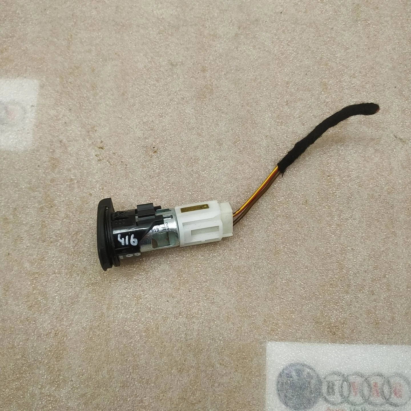 прикуриватель Volkswagen Touareg 2 7P6 2013