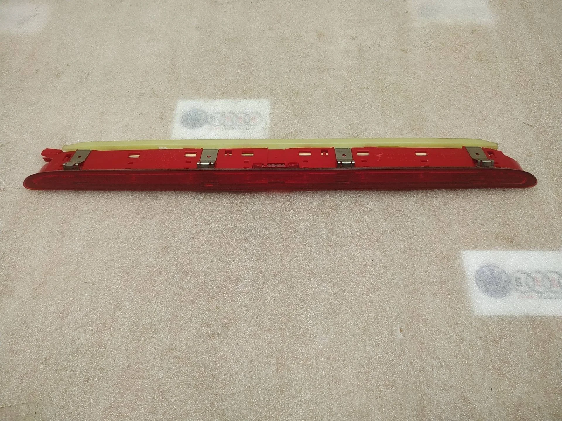 фонарь крышки багажника Volkswagen Touareg 2 7P6 2013