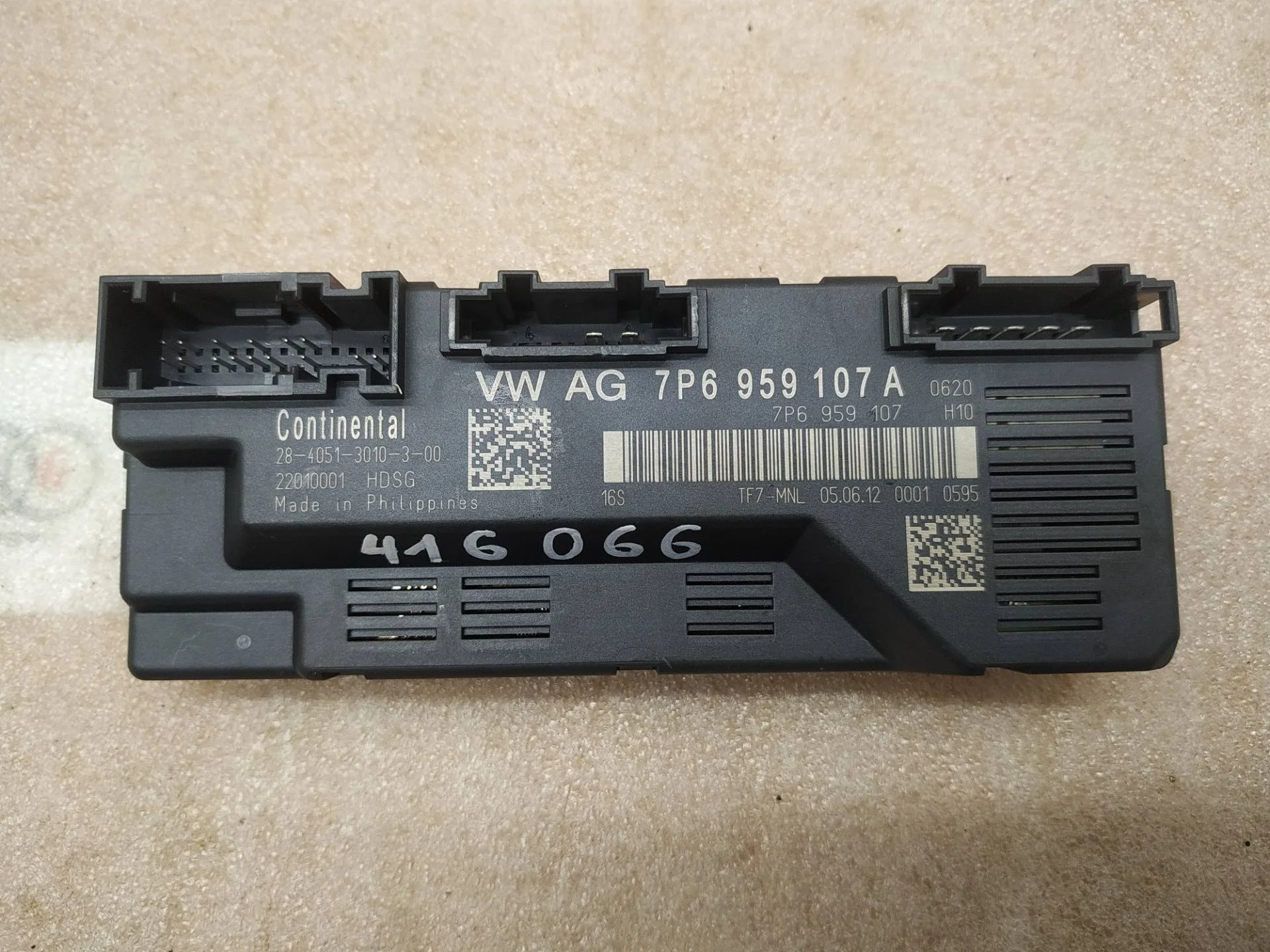 блок управления крышкой багажника Volkswagen Touareg 2 7P6 2013