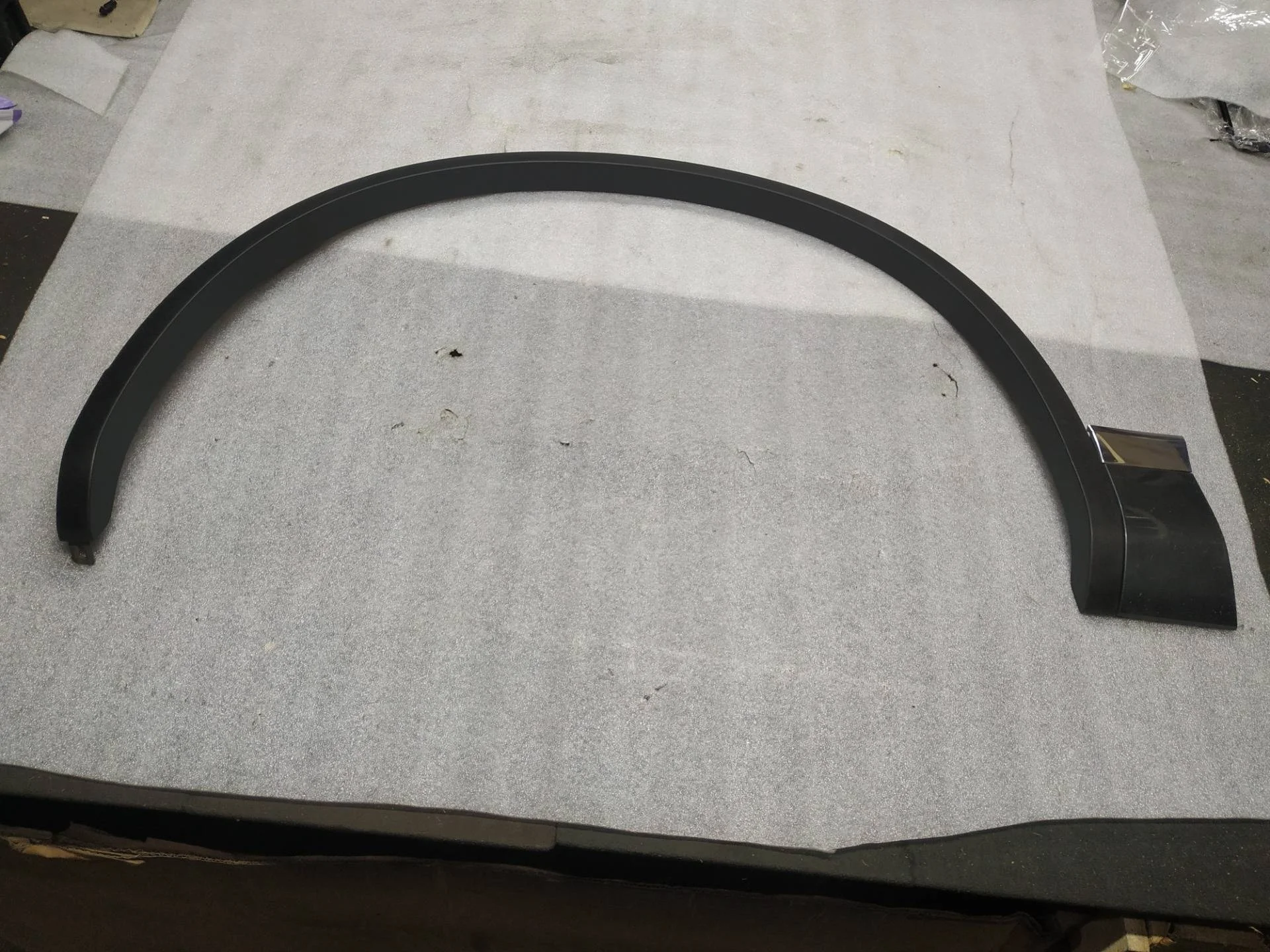 накладка колесной арки передний левый Volkswagen Touareg 2 7P6 2012