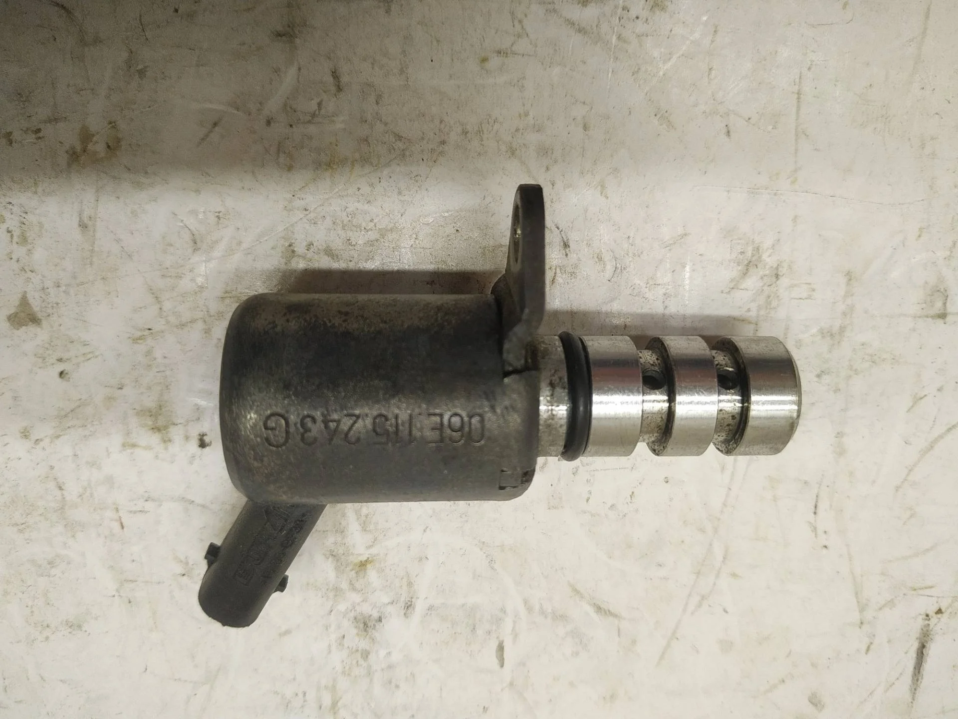 Клапан регулировки давления масла Volkswagen Touareg 2 7P6 2013