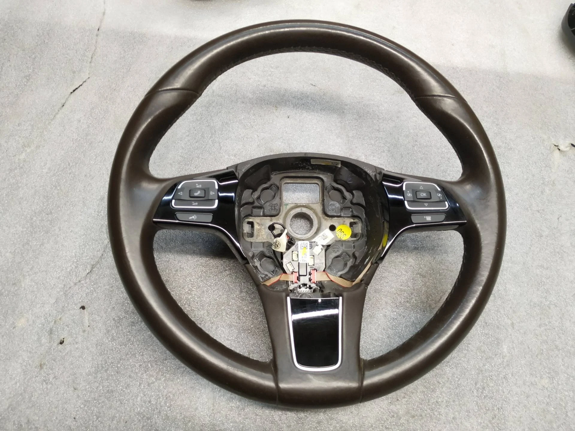 руль Volkswagen Touareg 2 7P6 2013