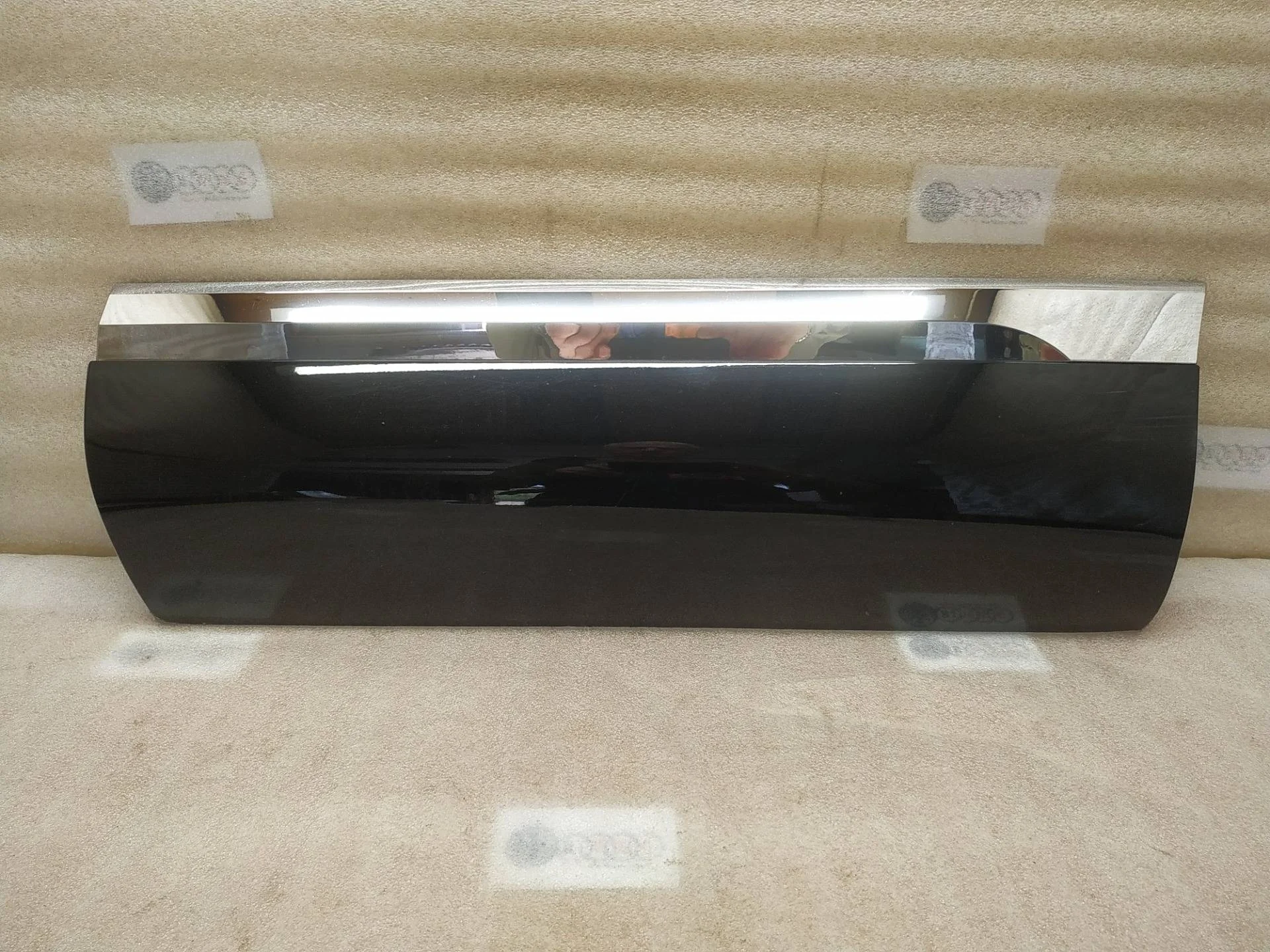 накладка двери задней левой Volkswagen Touareg 2 7P6 2016