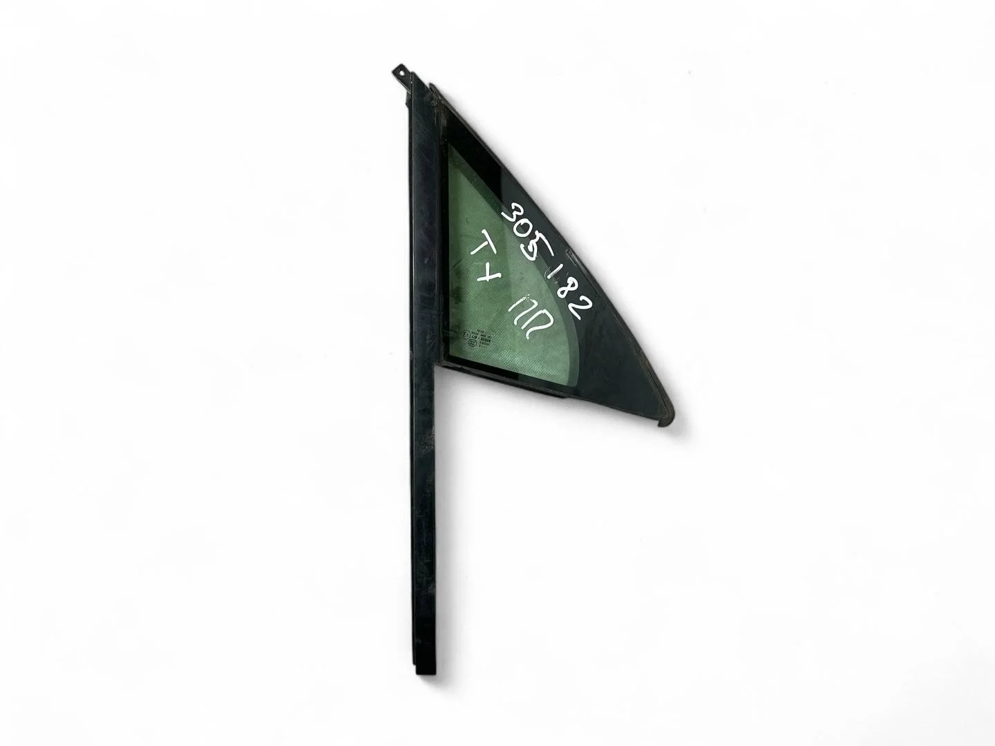 Стекло двери (форточка) Volkswagen Touareg 2  2015