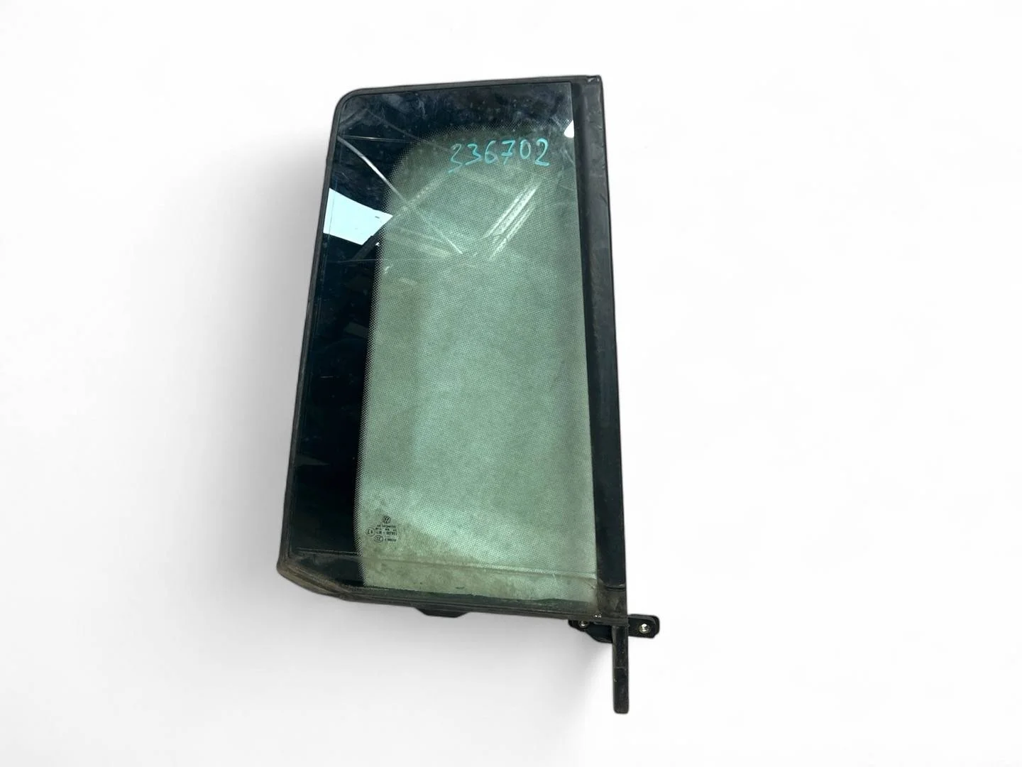 Стекло двери (форточка) Volkswagen Tiguan  2011