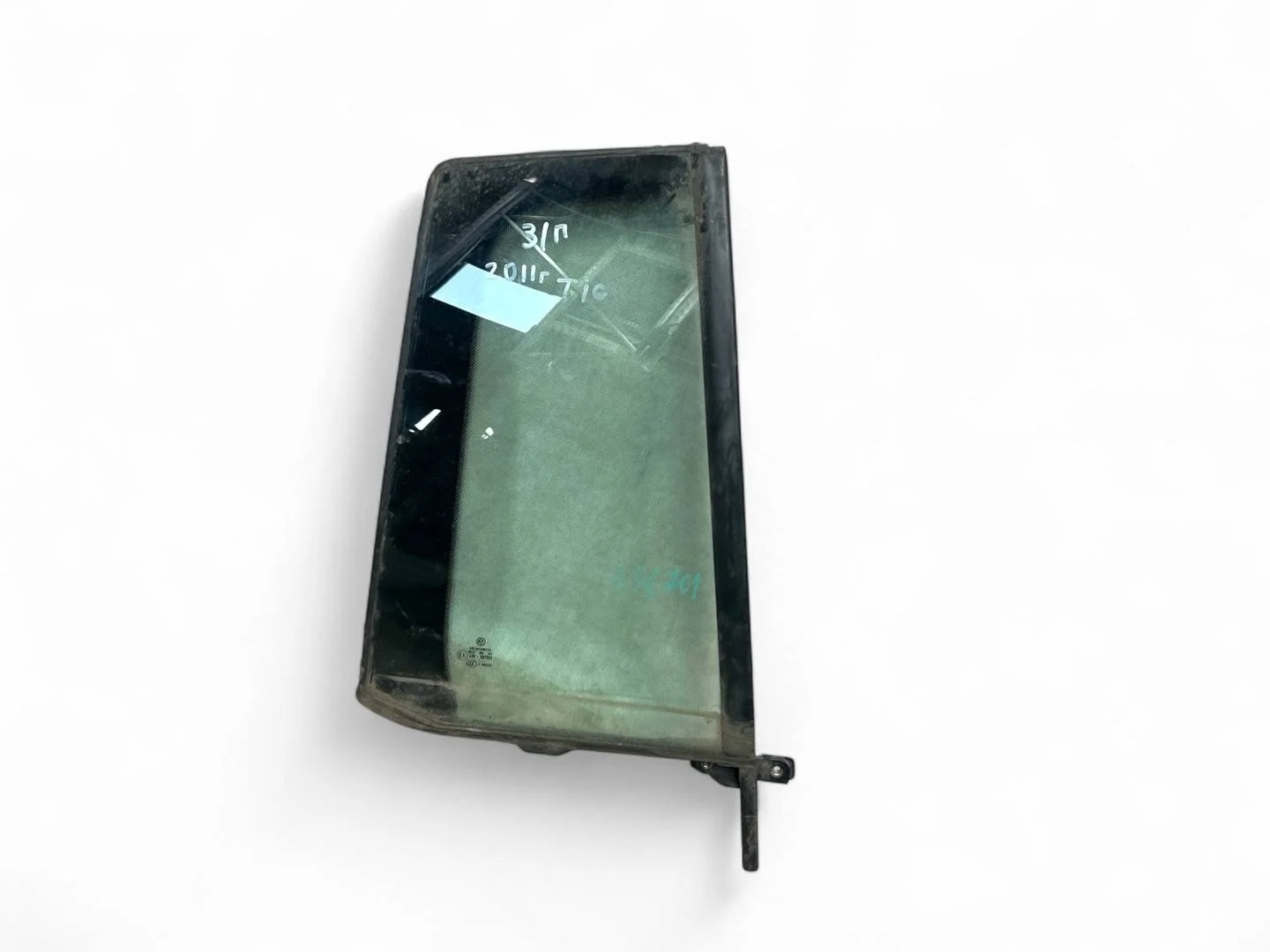 Стекло двери (форточка) Volkswagen Tiguan  2011