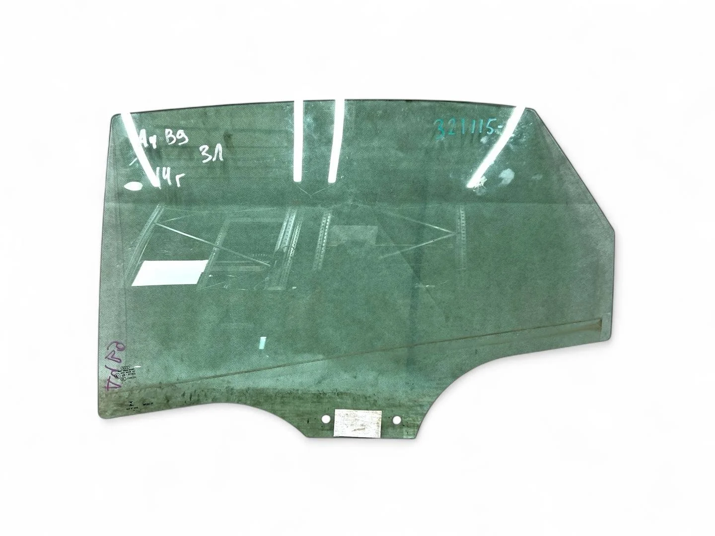 стекло двери задней левой Audi A4 B9  2015