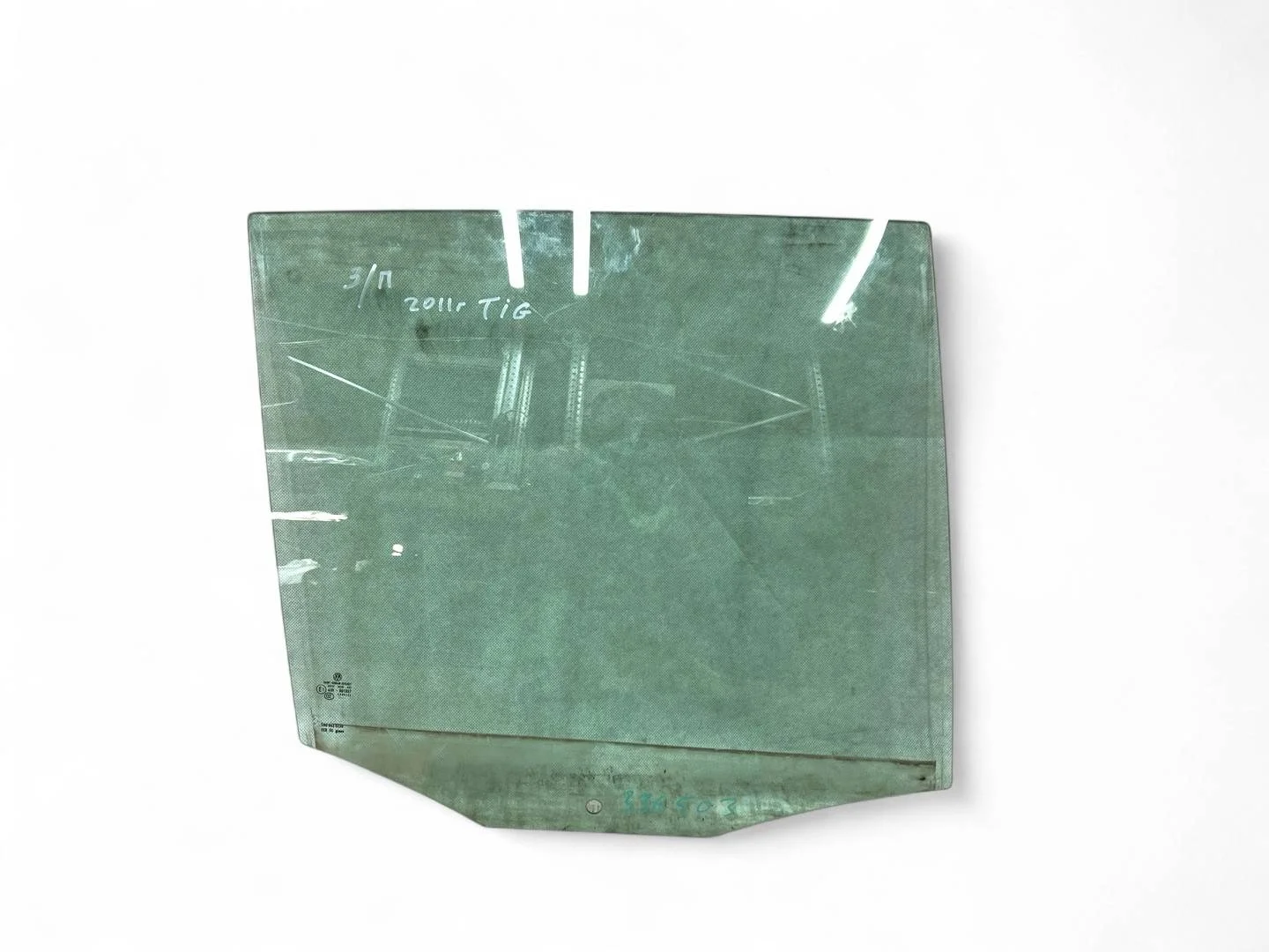 стекло двери задней правой Volkswagen Tiguan  2011