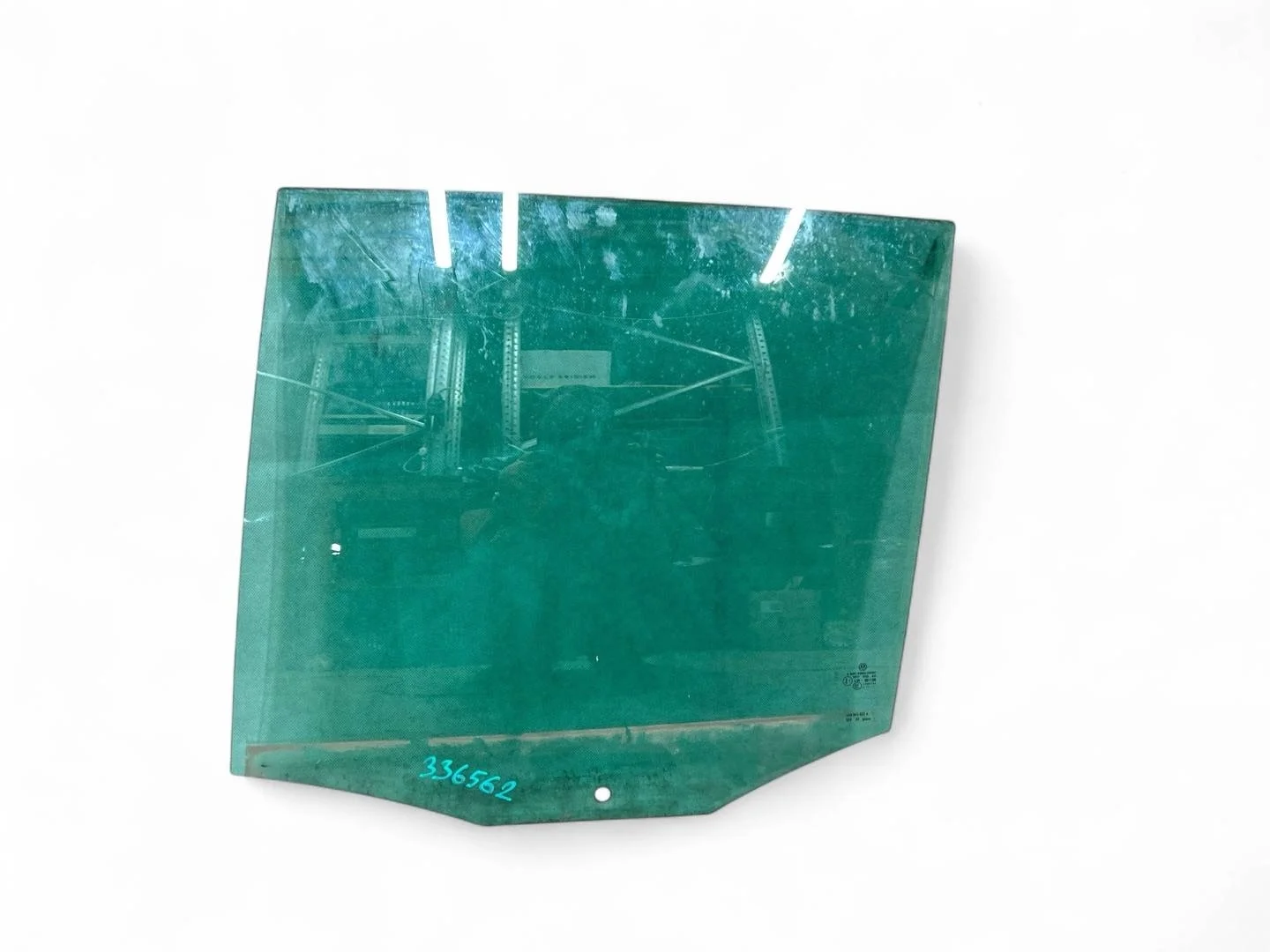 стекло двери задней левой Volkswagen Tiguan  2009