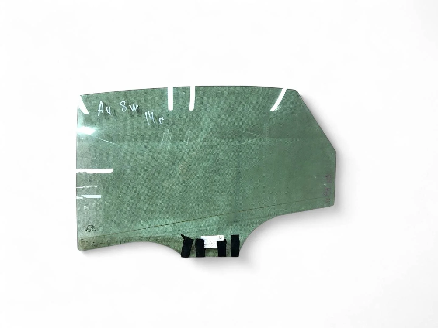 стекло двери задней левой Audi A4 B9  2015