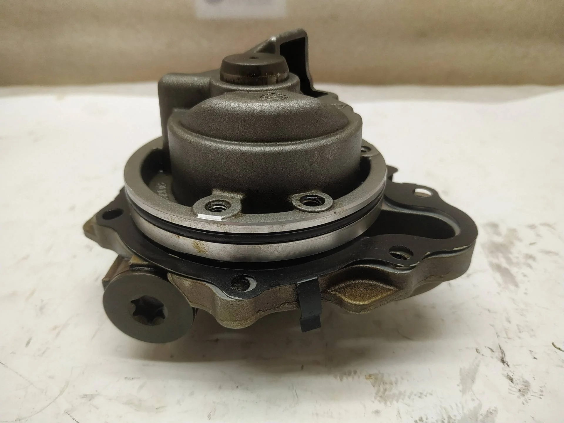 масляный насос Volkswagen Touareg 7P6 2012