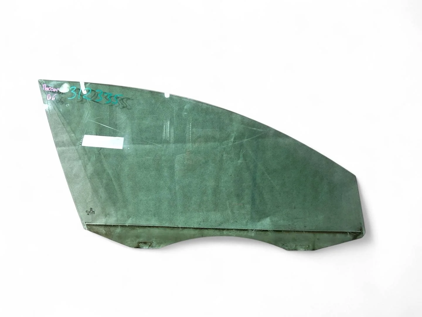 стекло двери передней правой Volkswagen Passat B6  2005