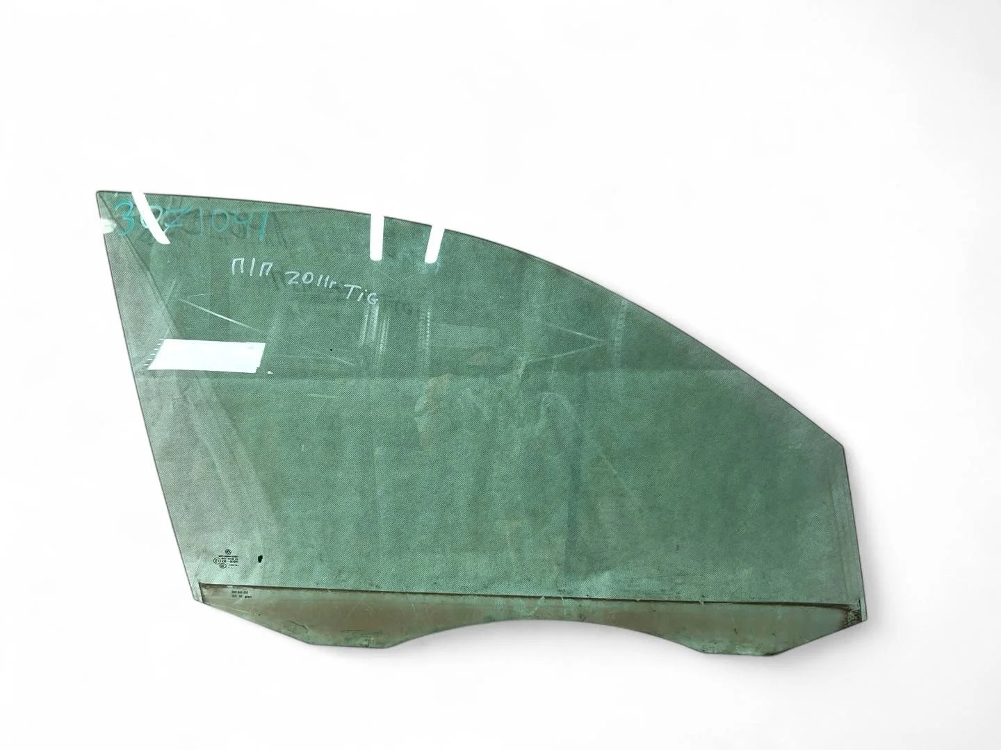 стекло двери передней правой Volkswagen Tiguan  2009