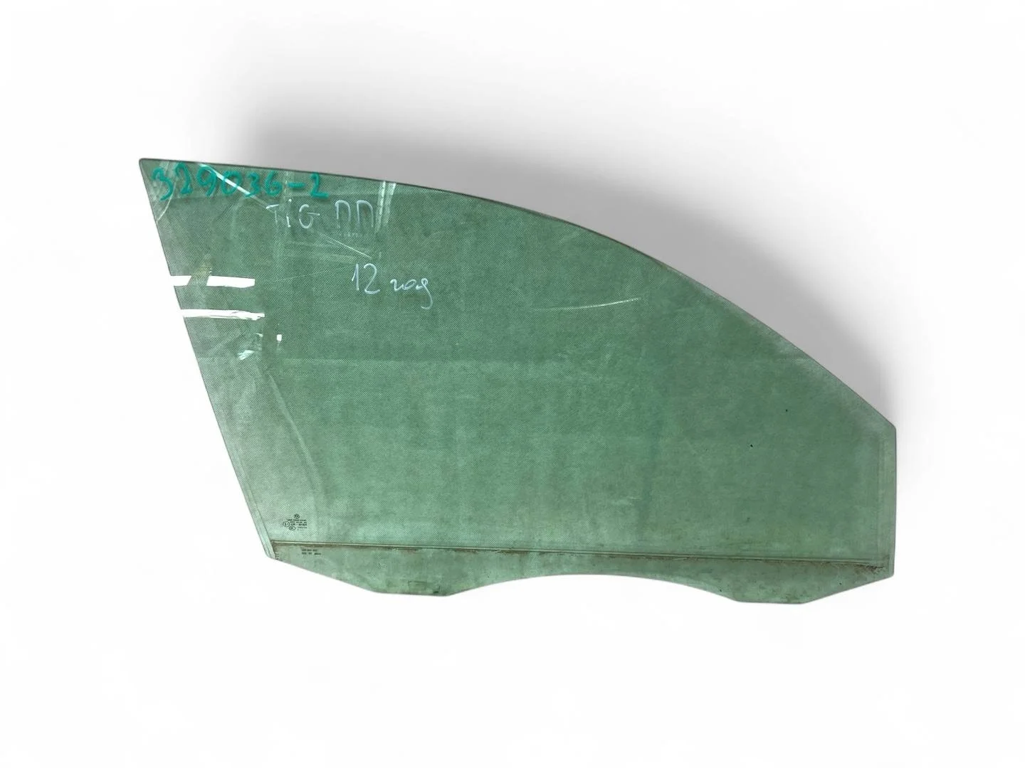 стекло двери передней правой Volkswagen Tiguan