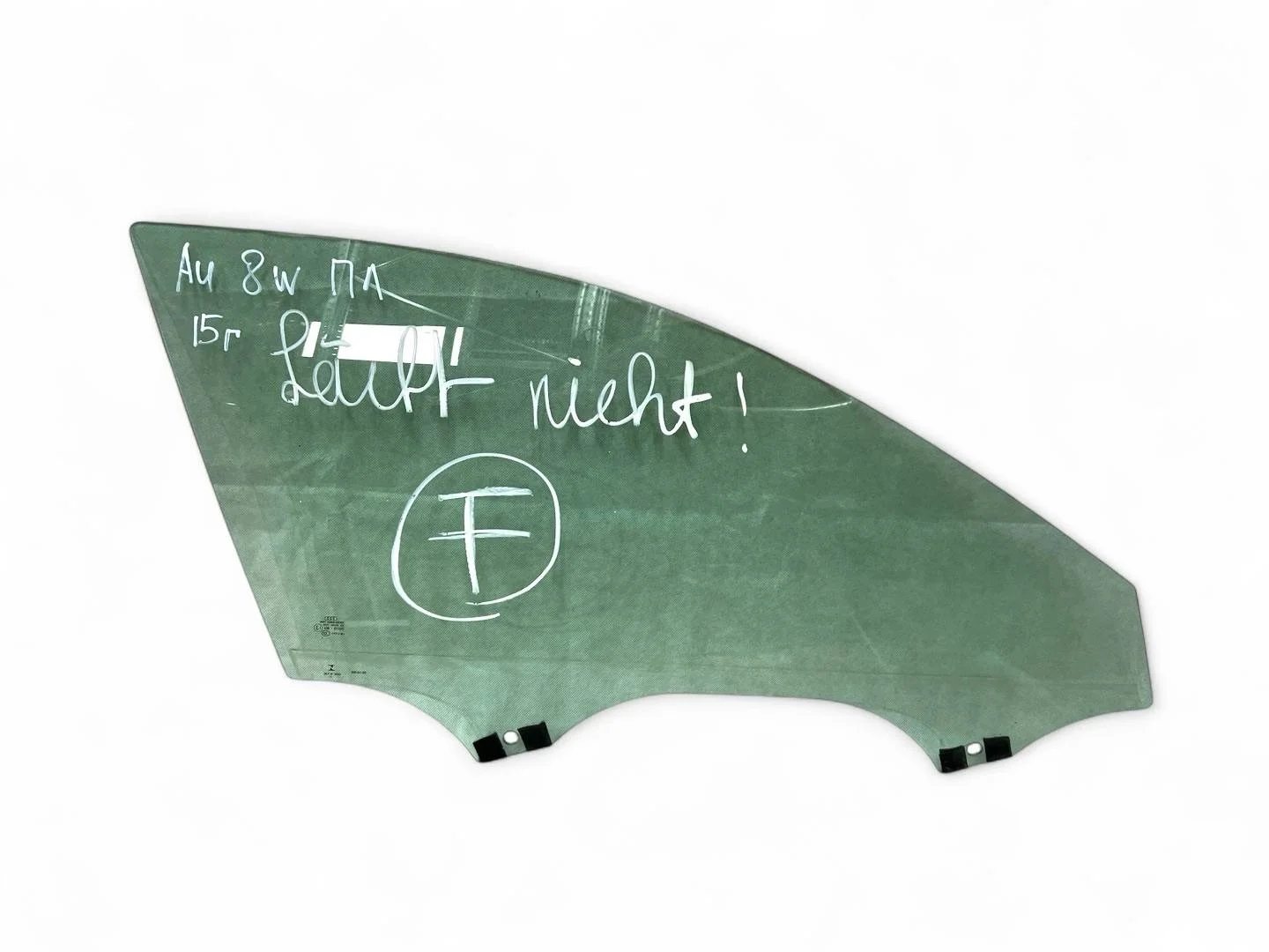 стекло двери передней правой Audi A4 B9  2015