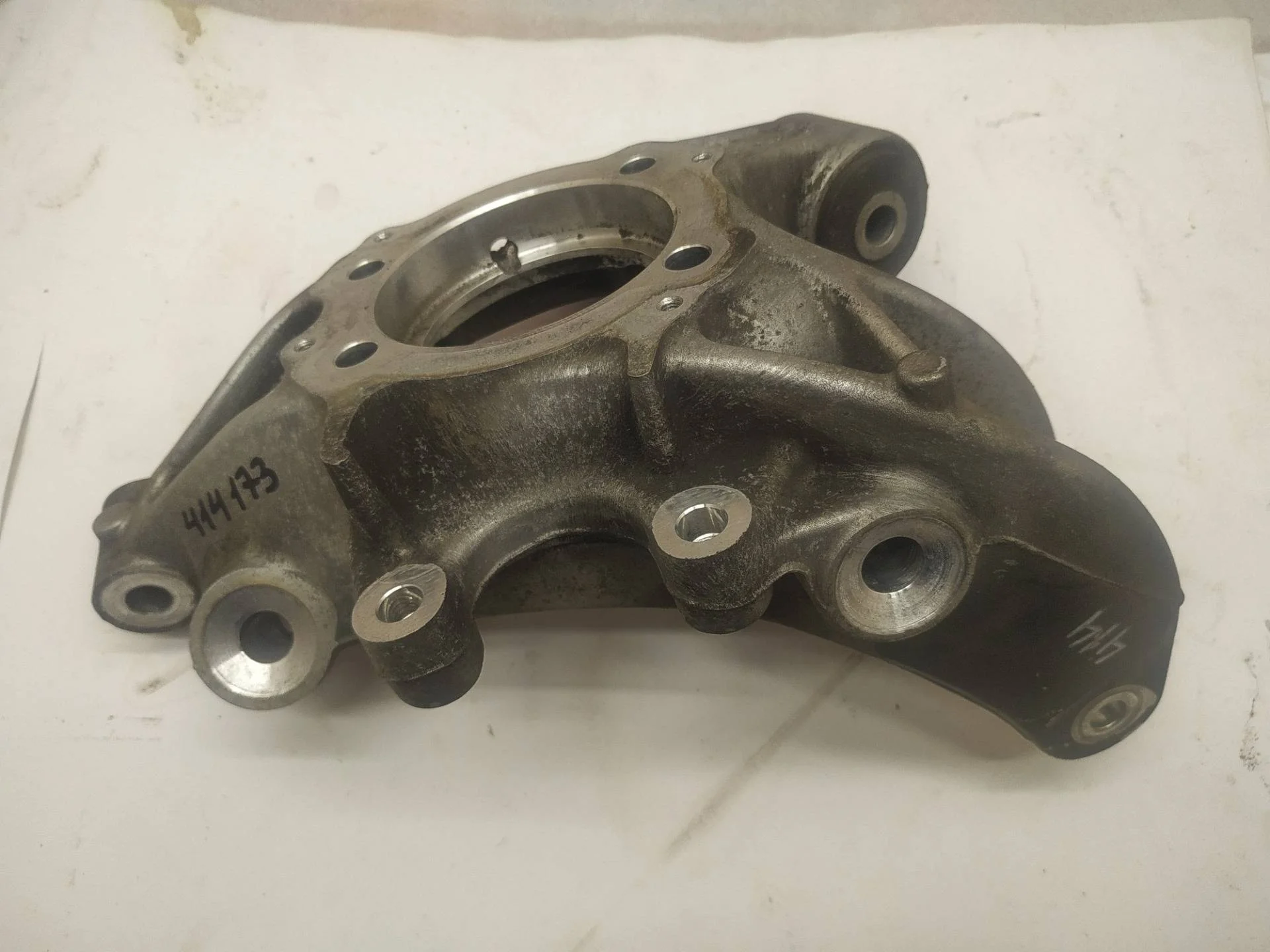 кулак задний правый Volkswagen Touareg 2 7P6 2013